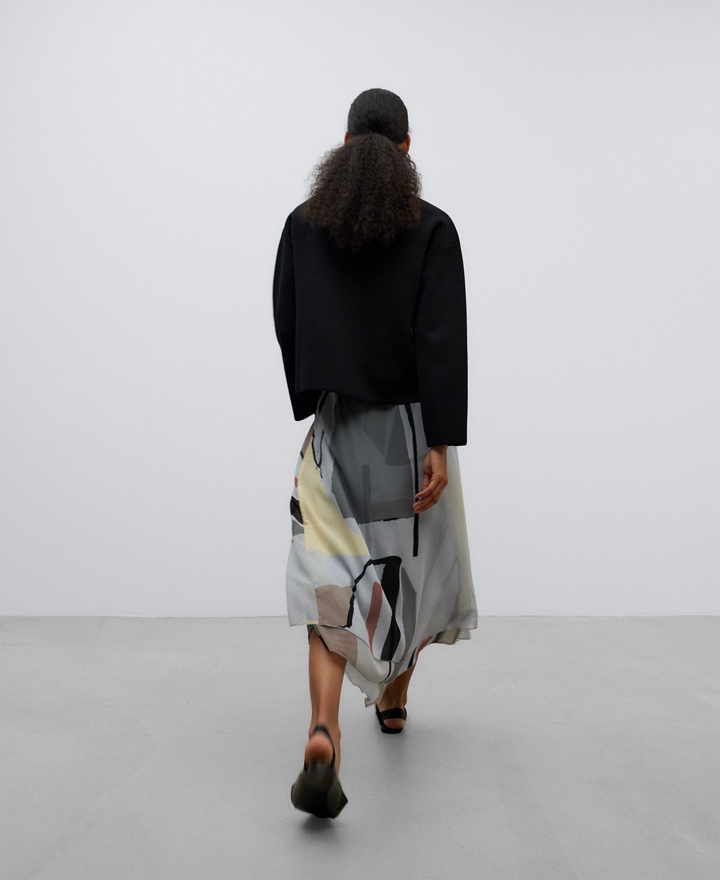 Falda midi semitransparente mujer image number 2