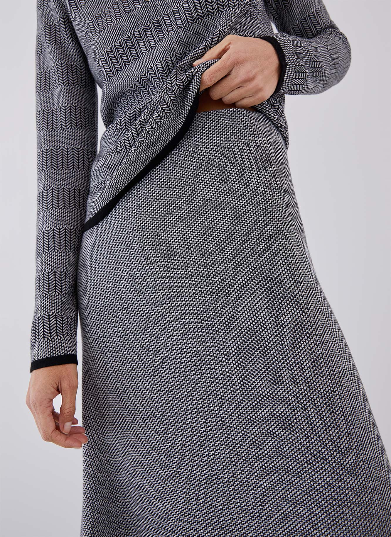 Bicolour knit skirt image number 2