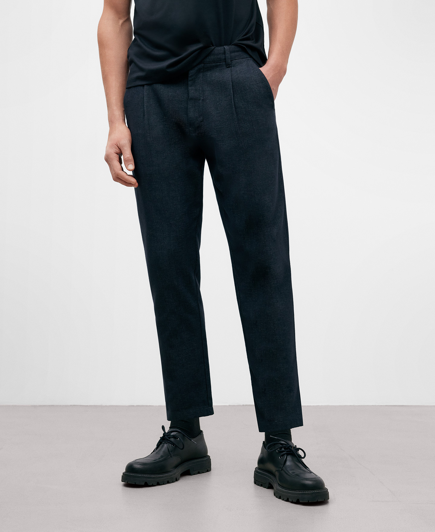 Pantalón chino azul hombre image number 0