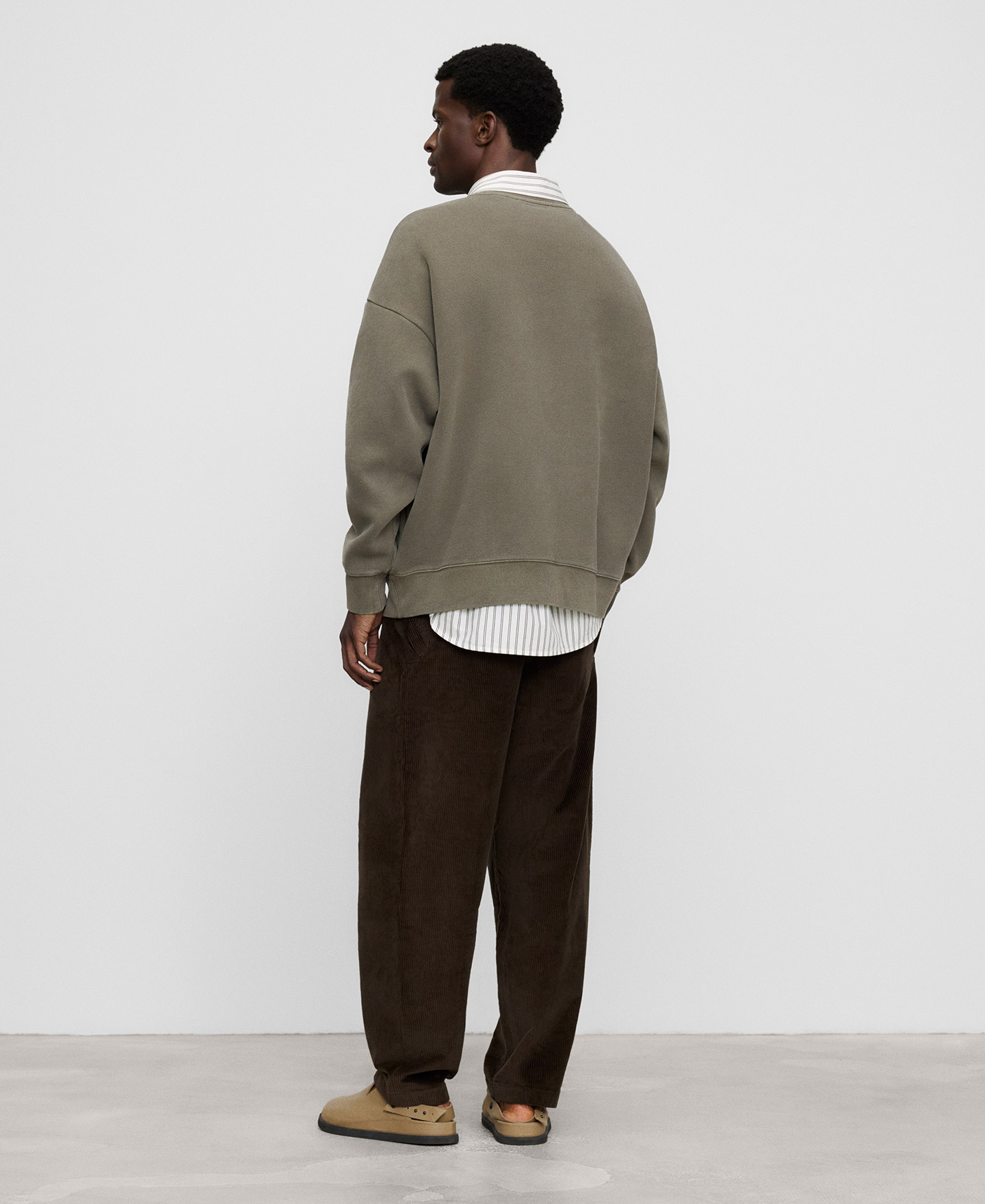 Relaxed fit washed-effect sweatshirt image number 2