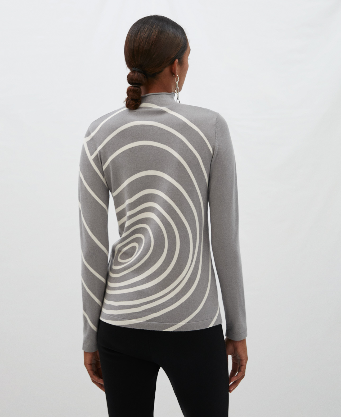 Viscose and nylon spiral sweater image number 2