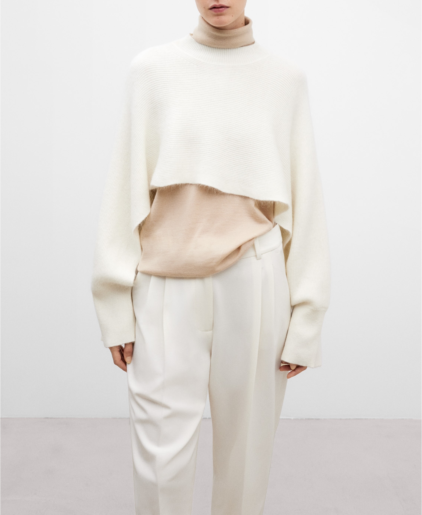 Cream knitted scarf-collar for women image number 0