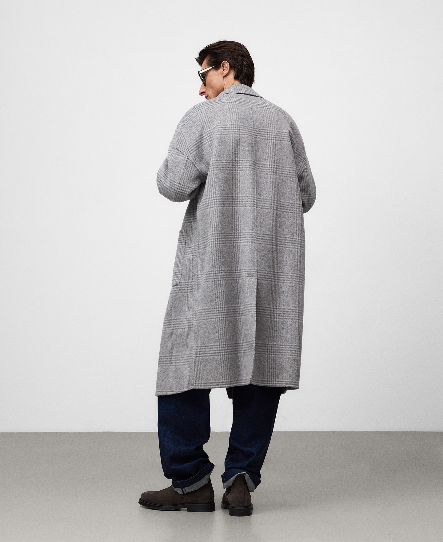 Double-faced checkered coat man image number 2