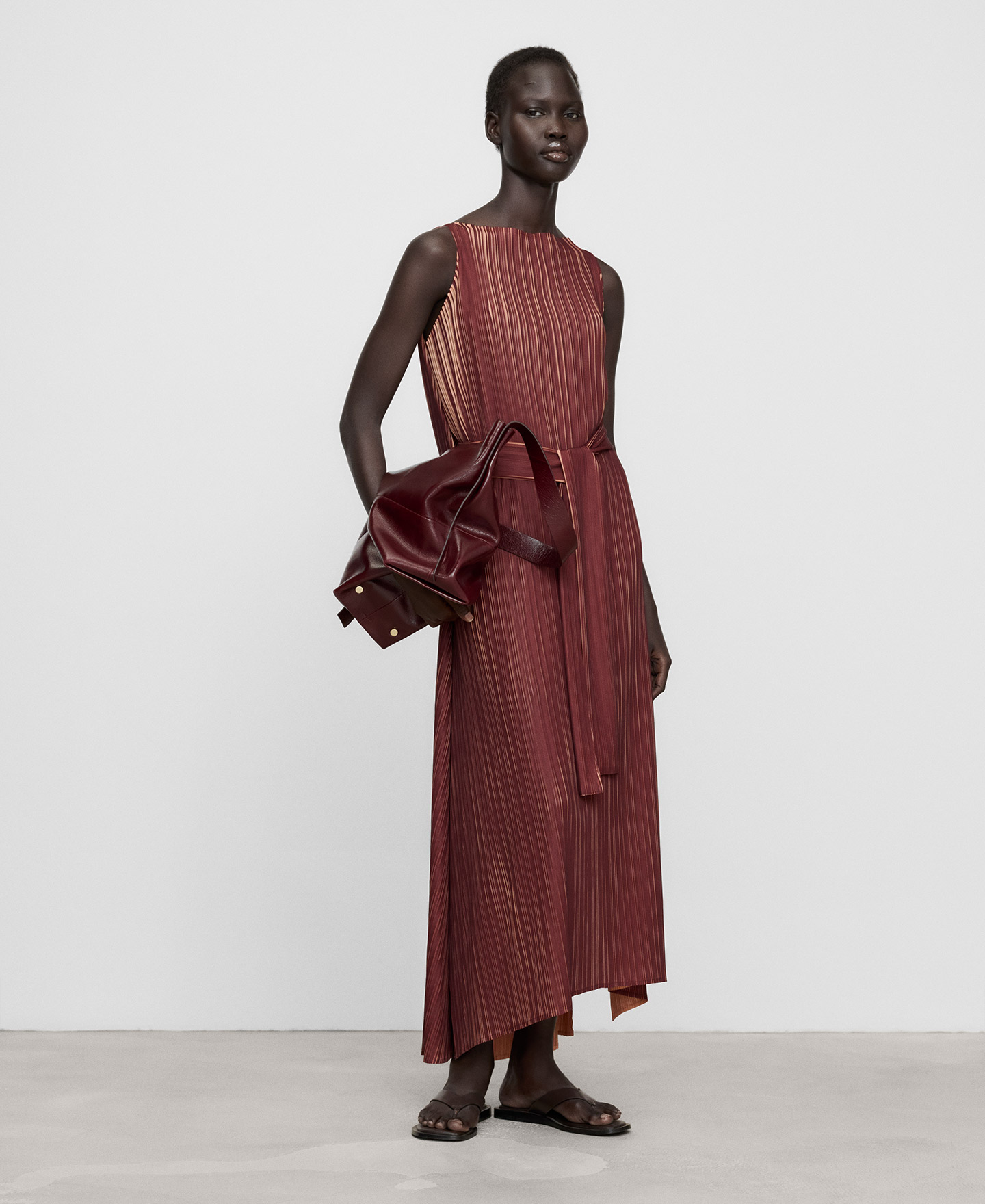 Crinkle two-tone dress with back cape image number 1