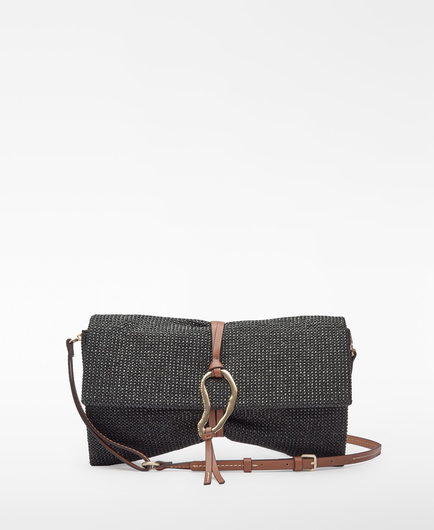 Raffia texture clutch with metal piece image number 0