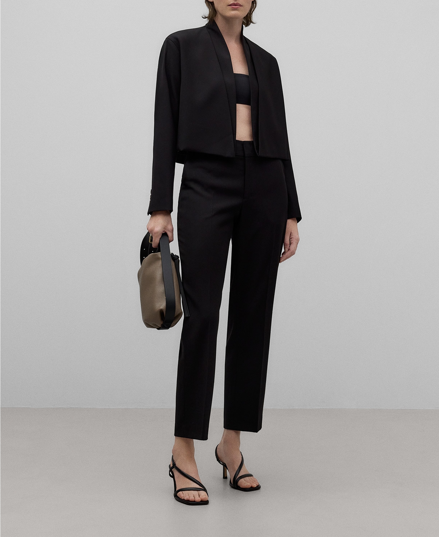 Blazer corta cuello tira mujer image number 1