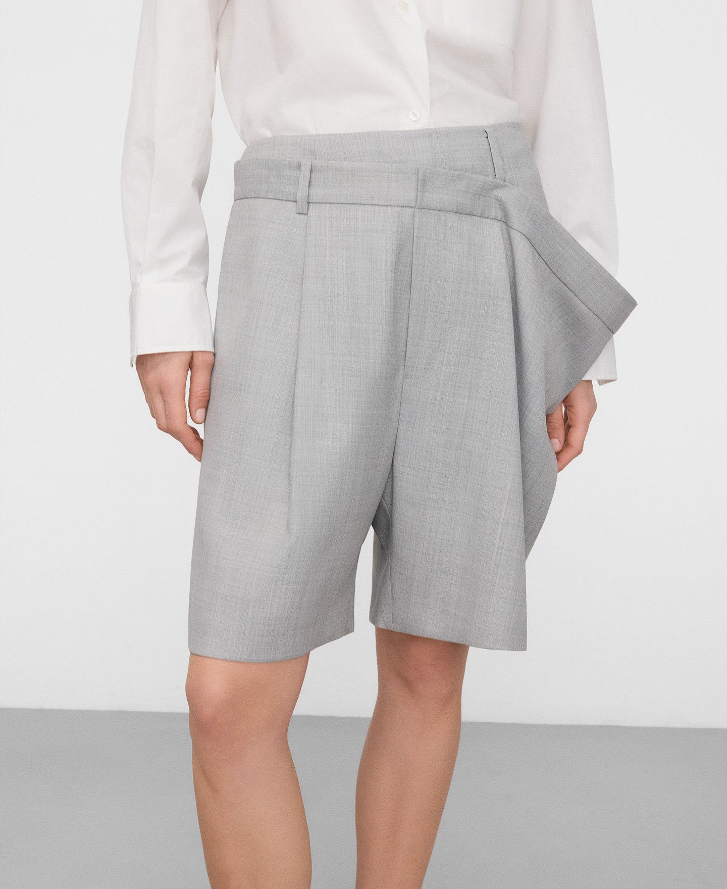 Tailored bermuda whit dropped waistband image number 0