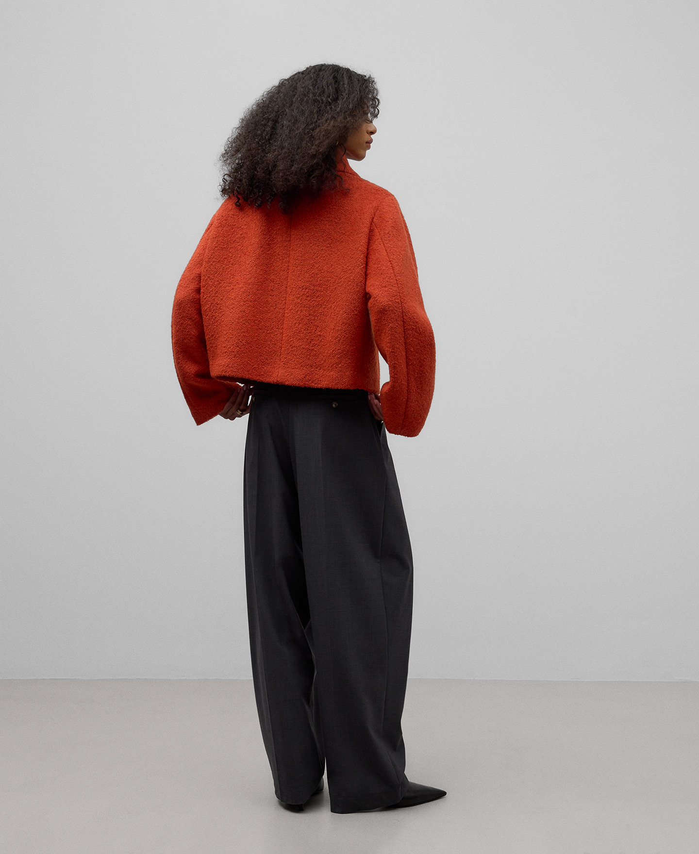 Chaqueta corta textura mujer image number 2