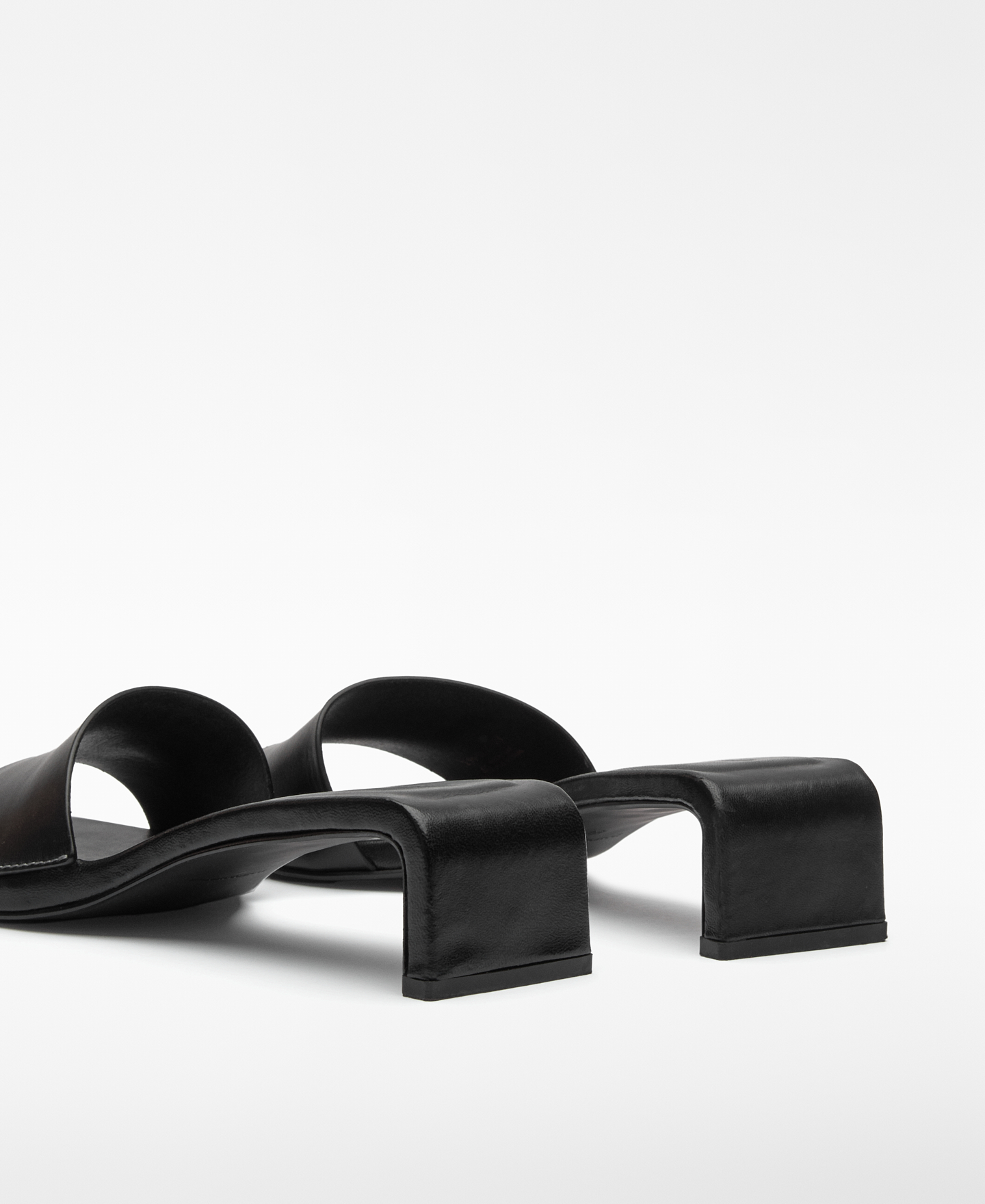 Continuous last leather sandal woman image number 2