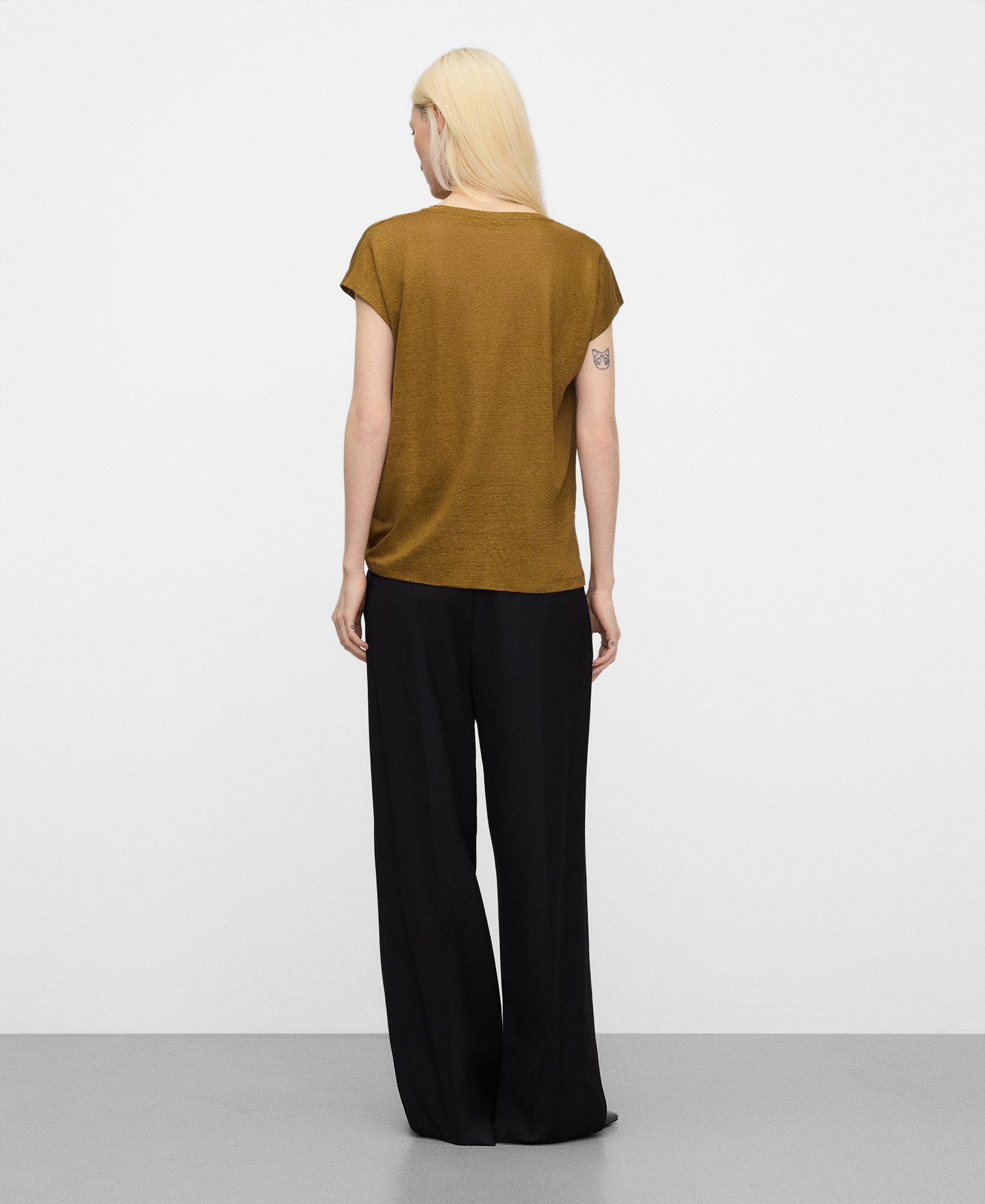 European linen V-neck straight T-shirt image number 2