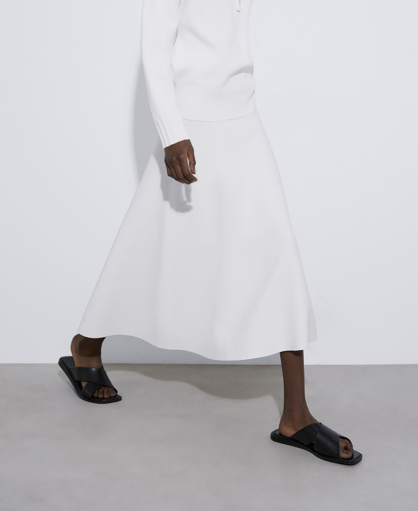 Double-fronted slim-fit garment image number 0