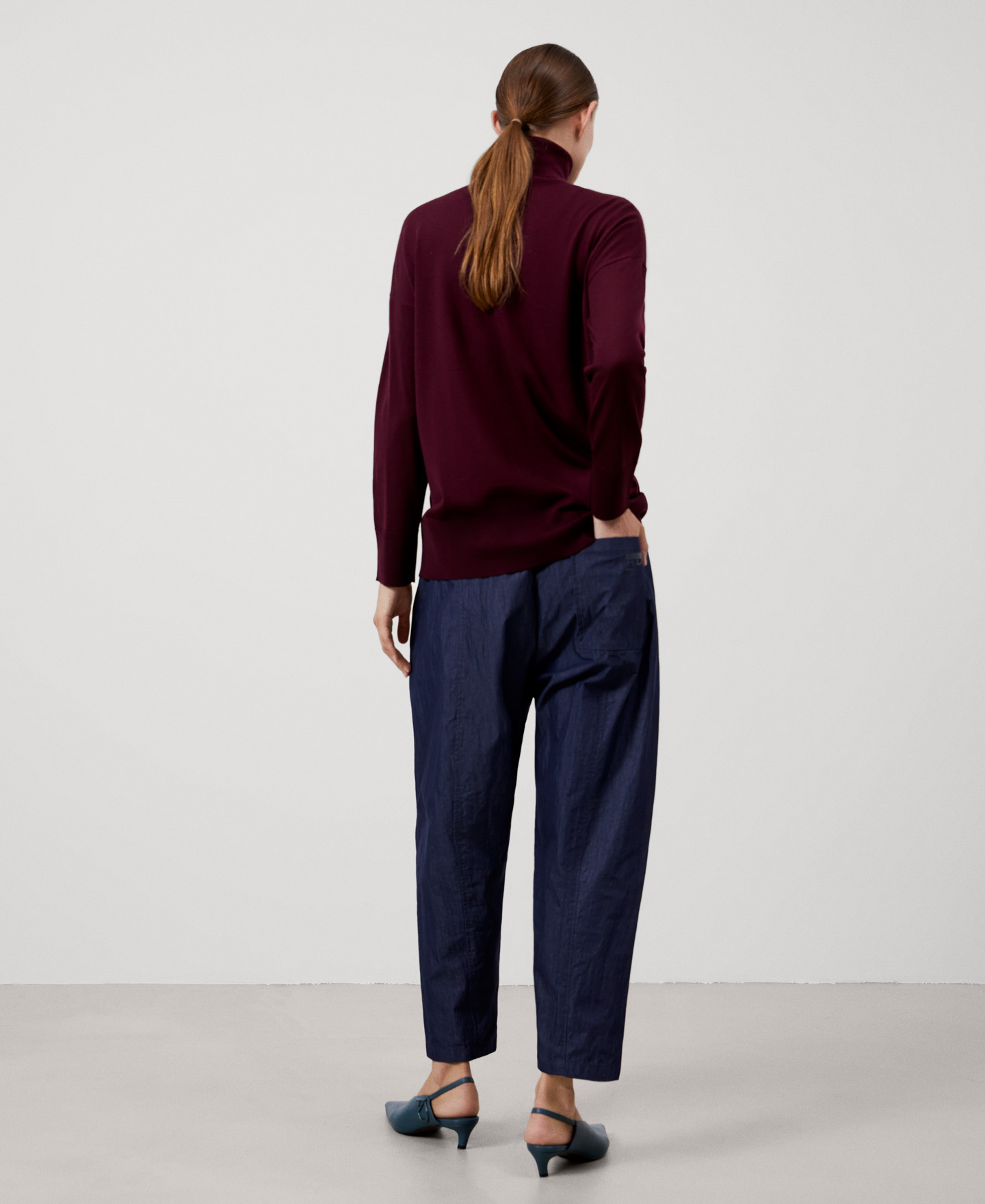 Jersey cuello cisne en lana merino image number 2