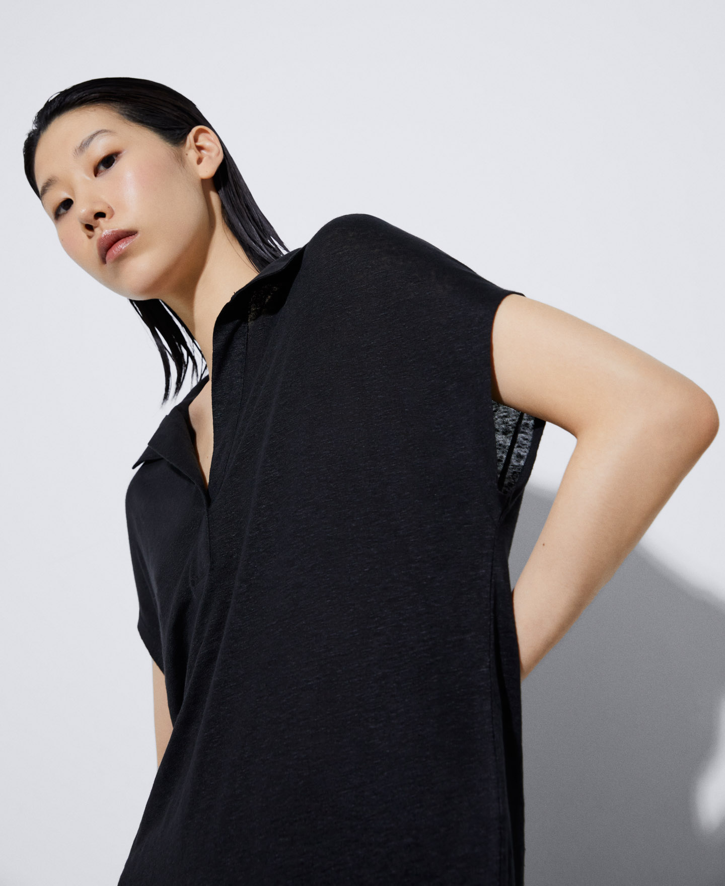 Linen polo shirt with placket image number 3