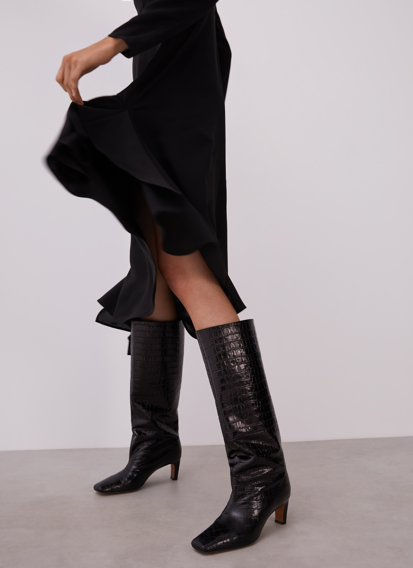 Knee-high boots image number 3