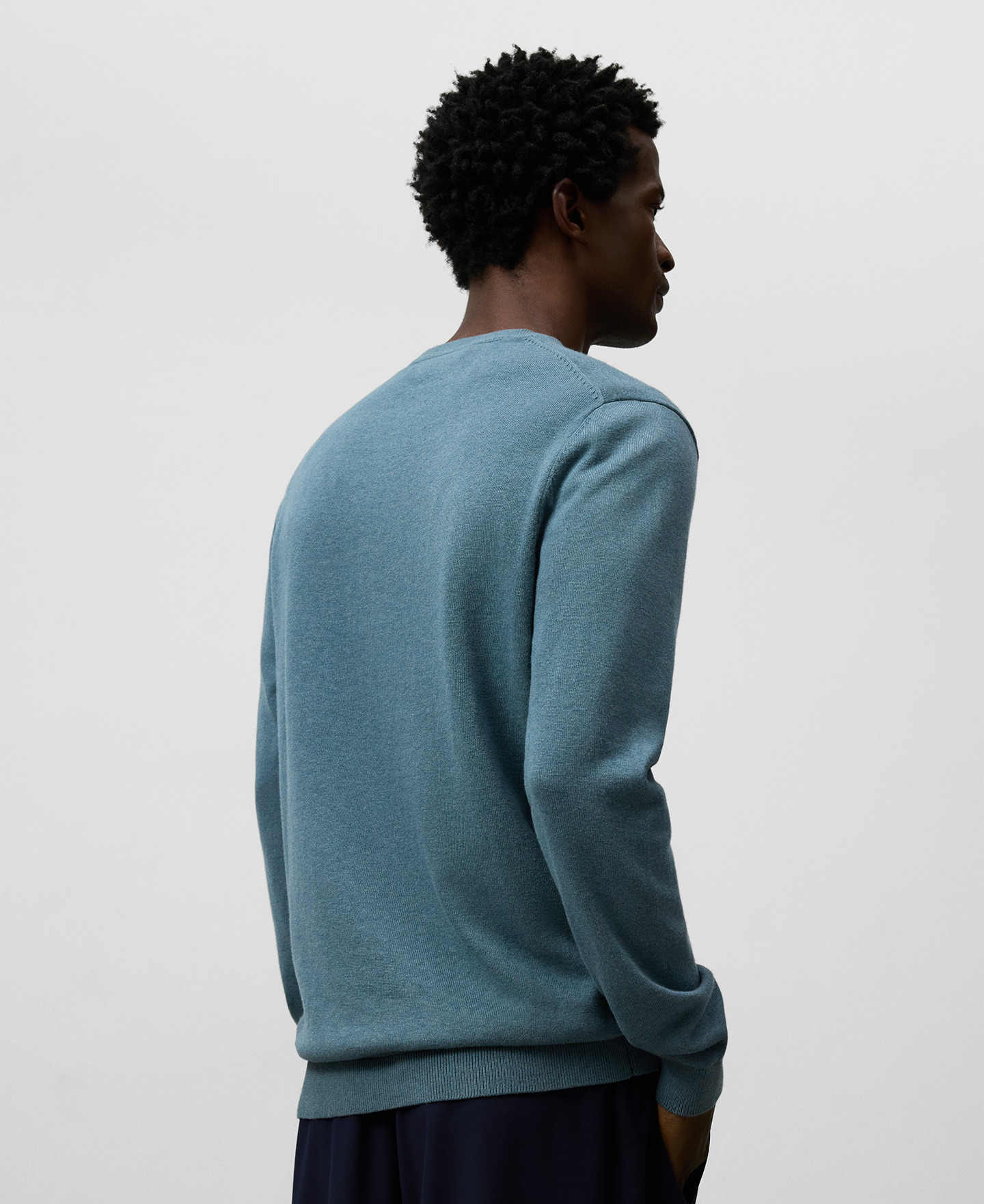 Regular fit V-neck sweater man image number 2