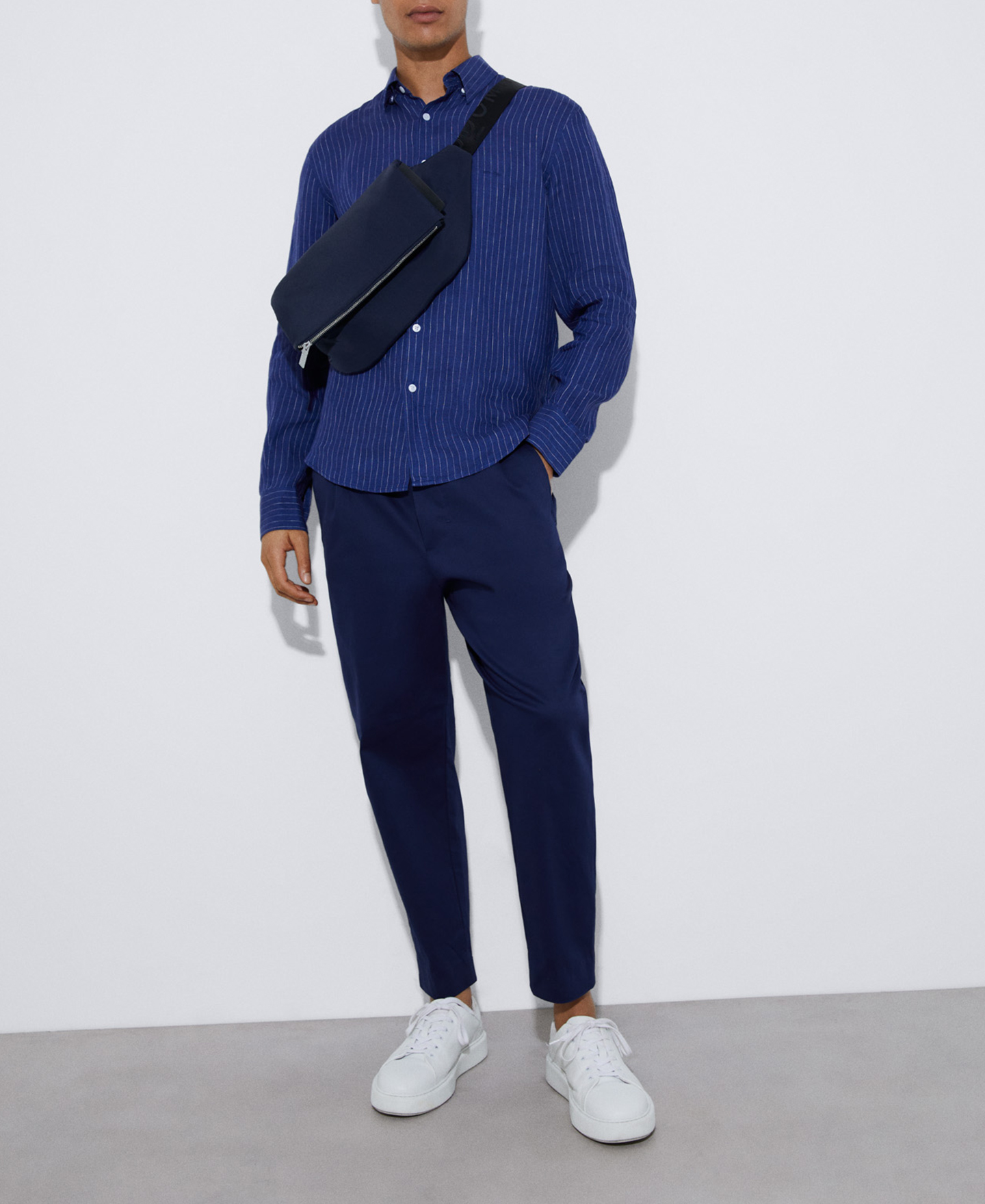 Carrot silhouette cotton trousers image number 1