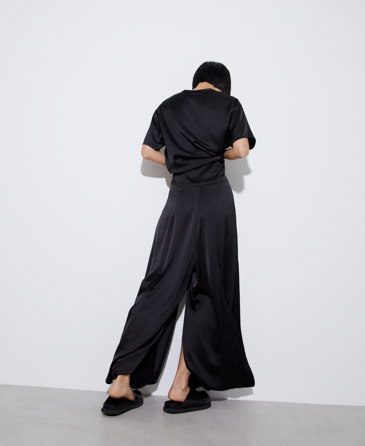 Pantalon fluido en viscosa image number 2