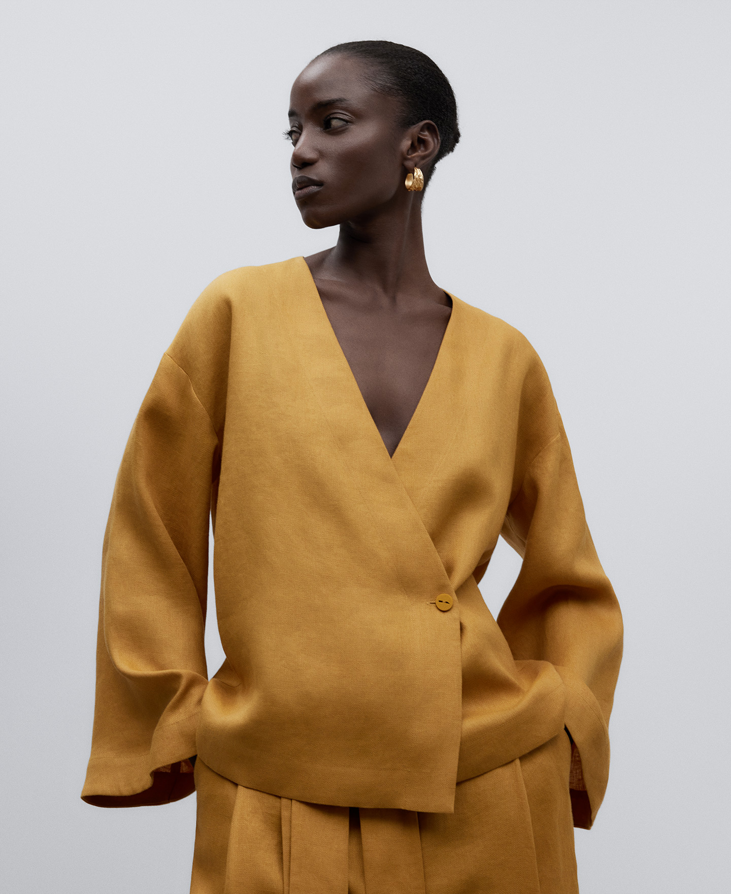 European linen yellow jacket woman image number 0