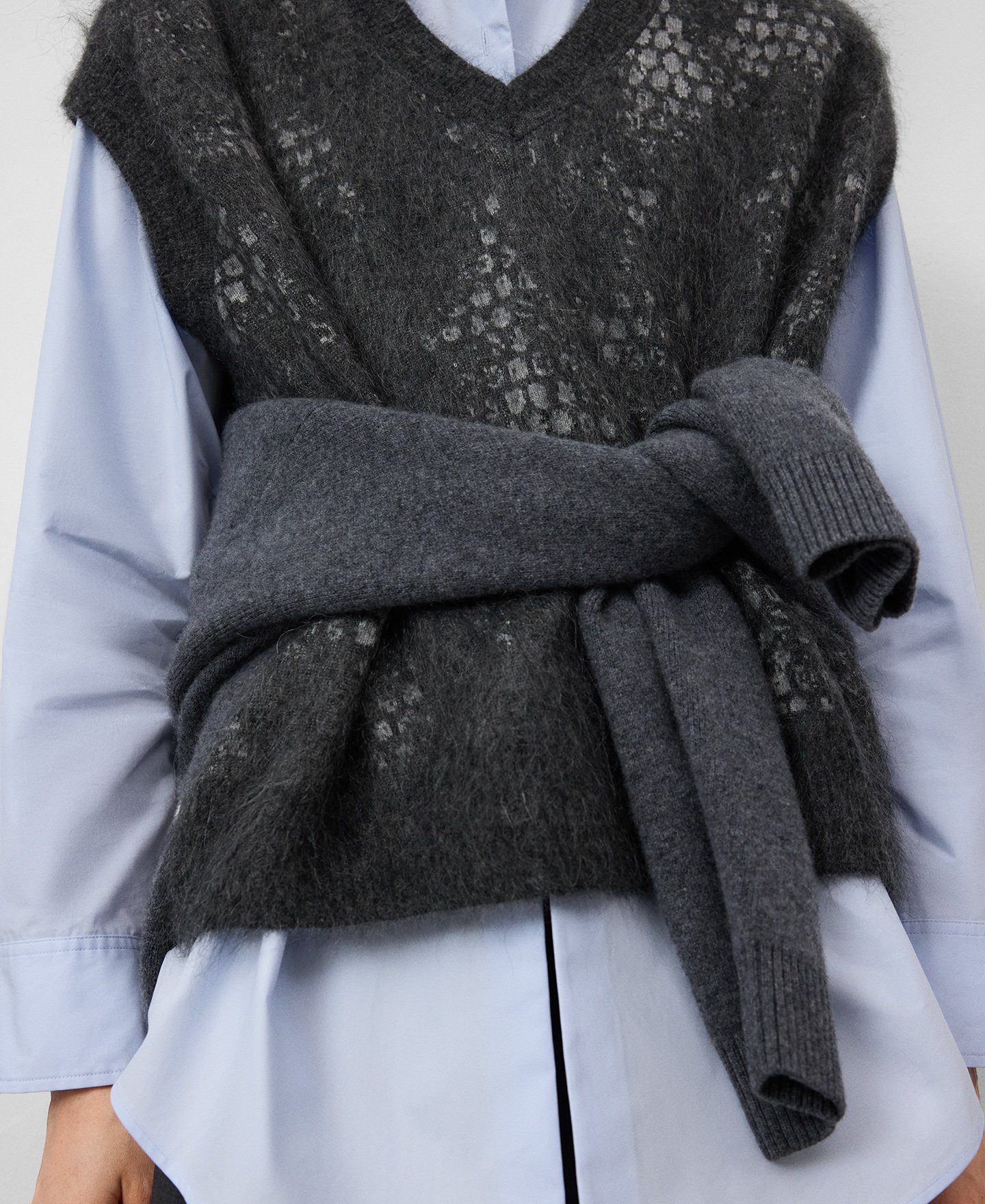 Jacquard knit vest woman image number 3