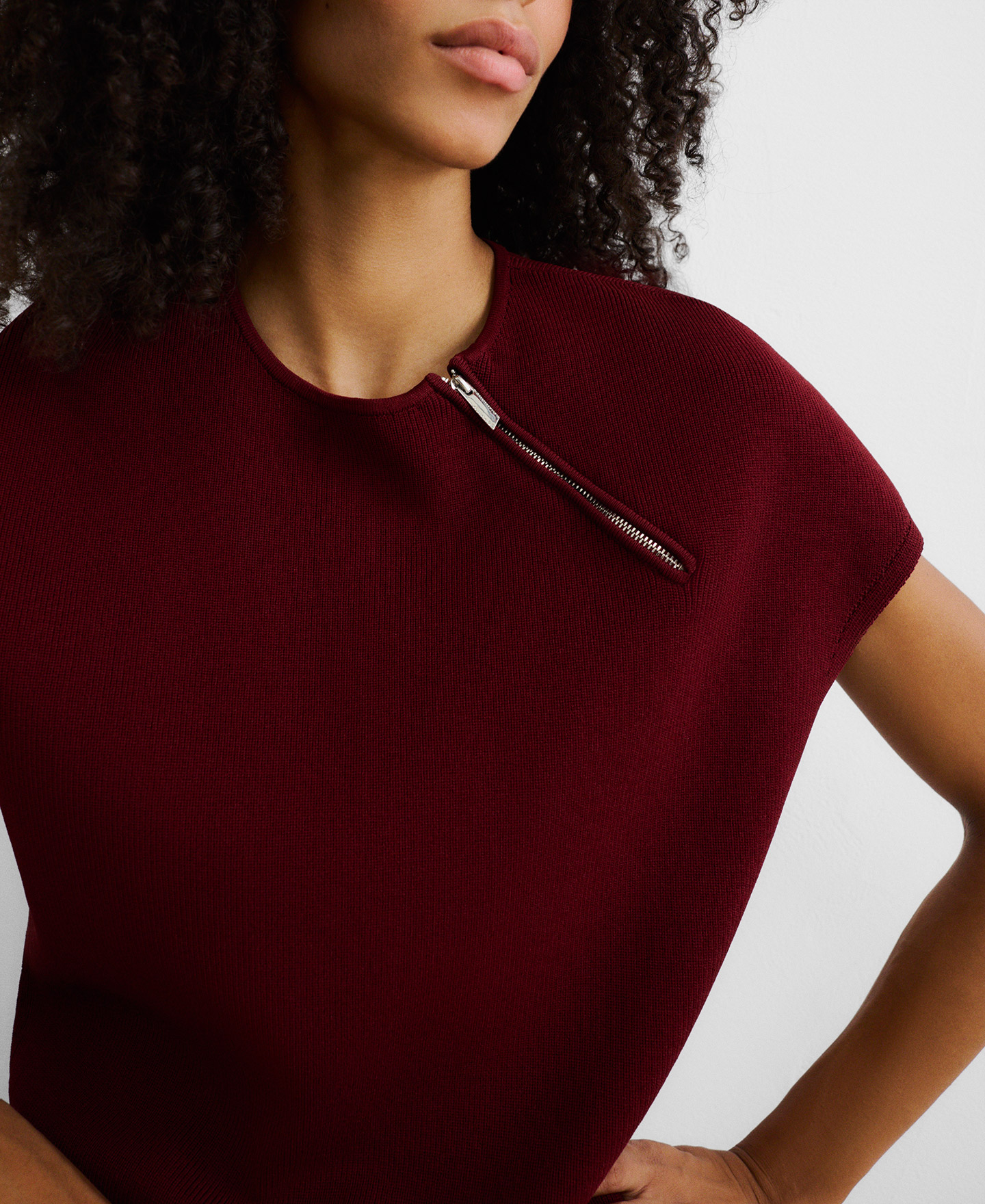 Short sleeve quarter-zip sweater image number 3