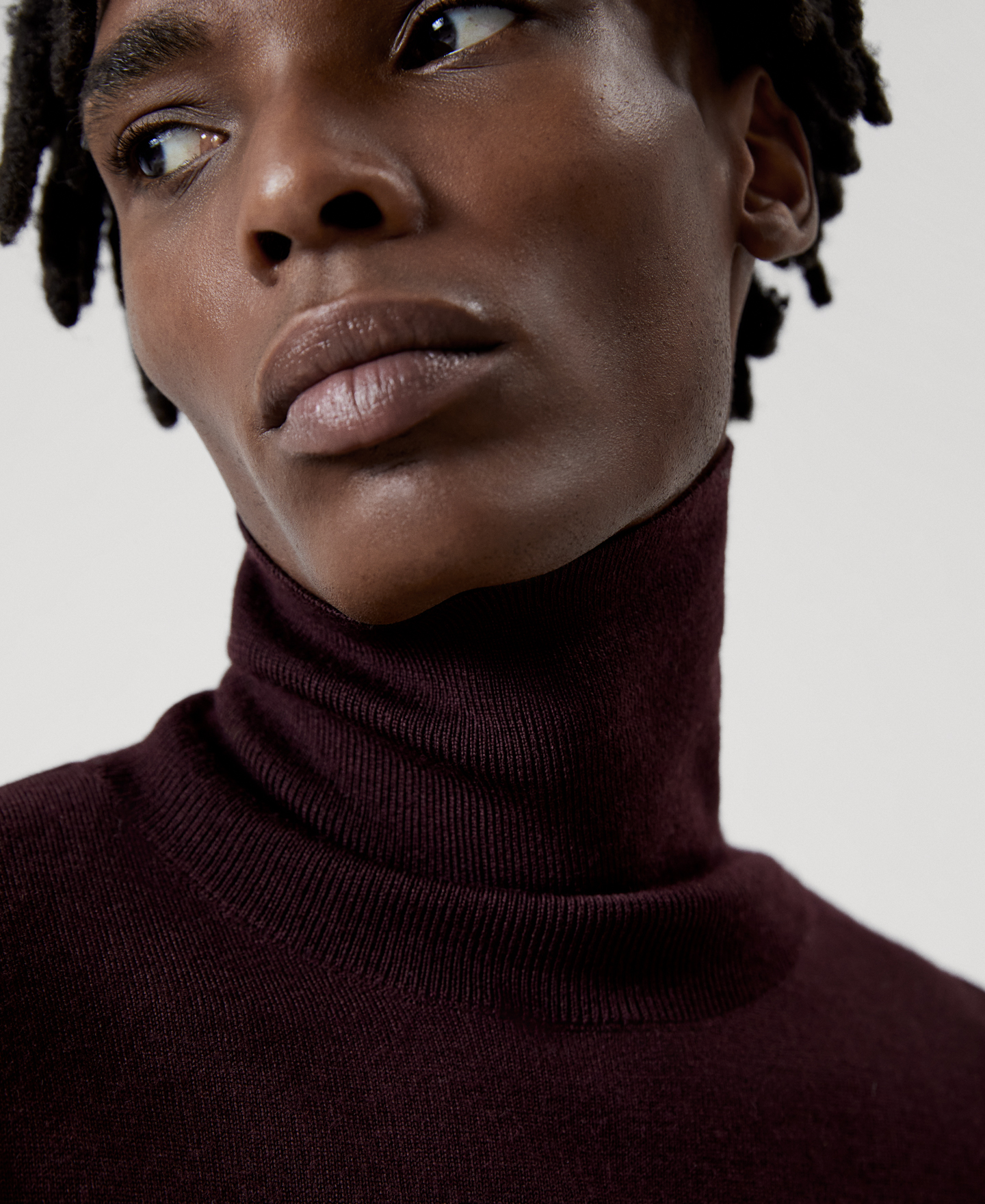 Jersey cuello alto en lana merino image number 3