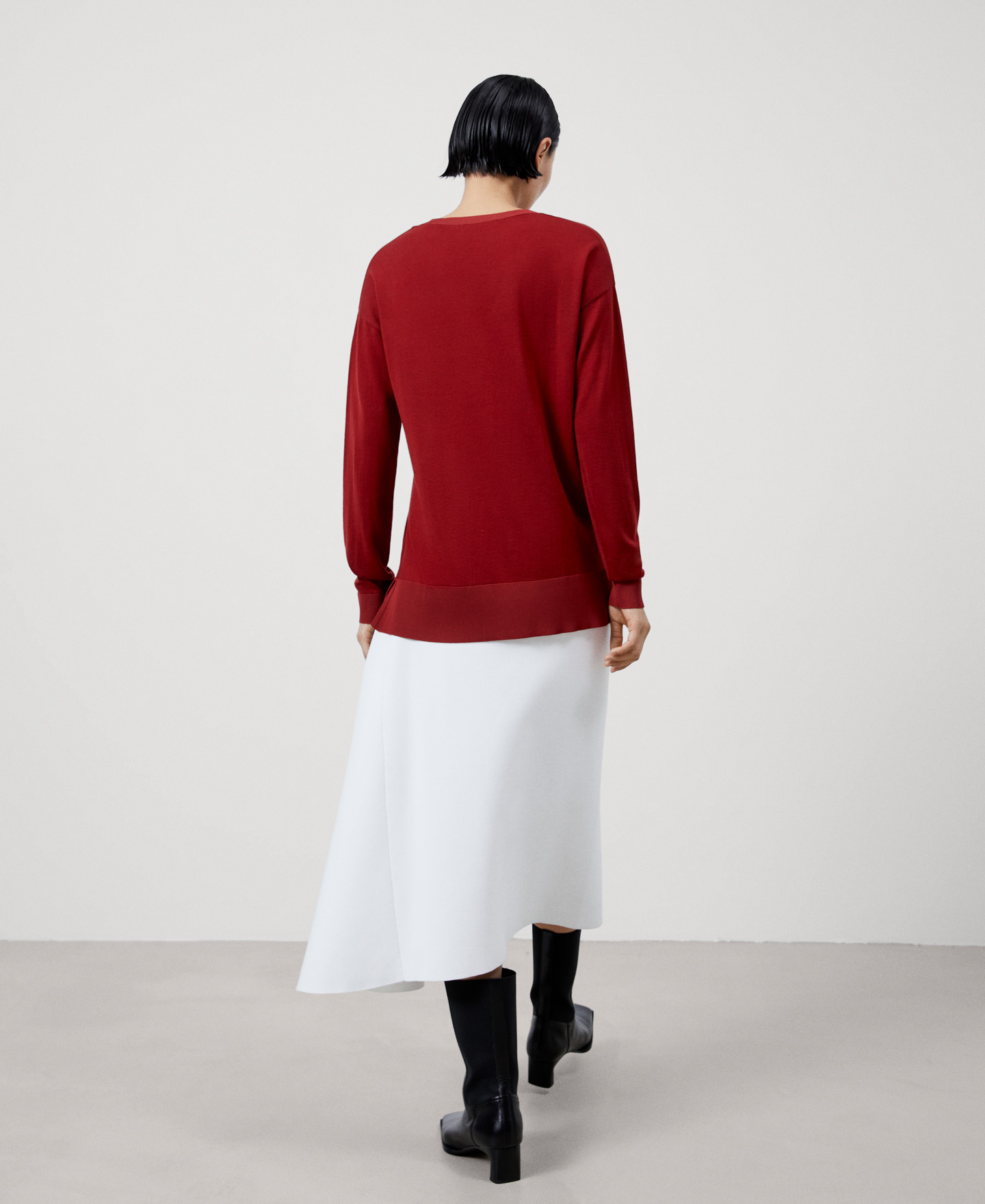 Merino wool V-neck sweater image number 2