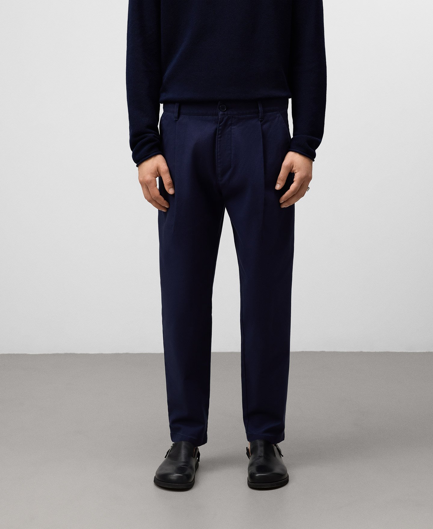 Pantalón pinzas algodón hombre image number 0