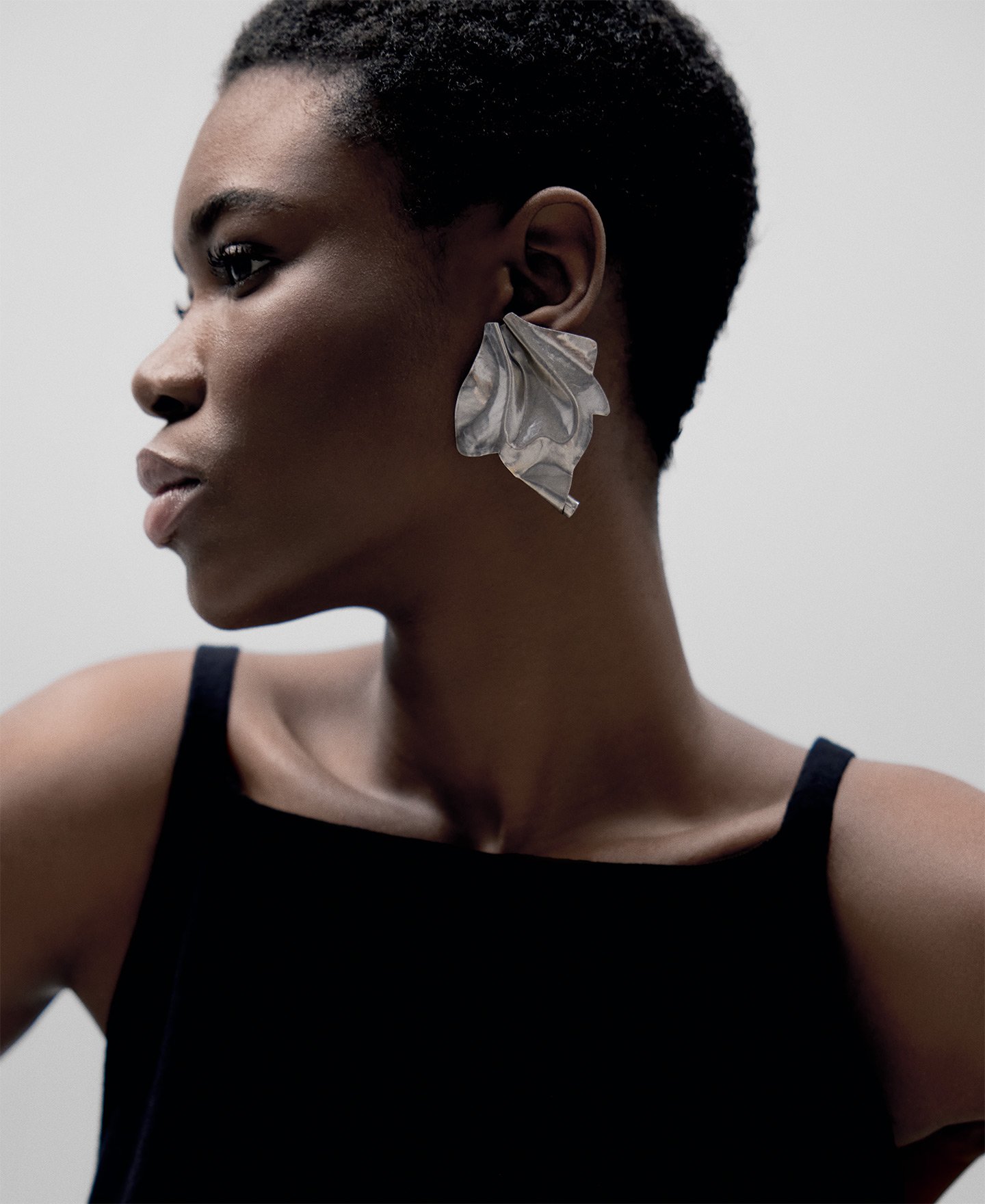 Pendientes grandes relieve mujer image number 3