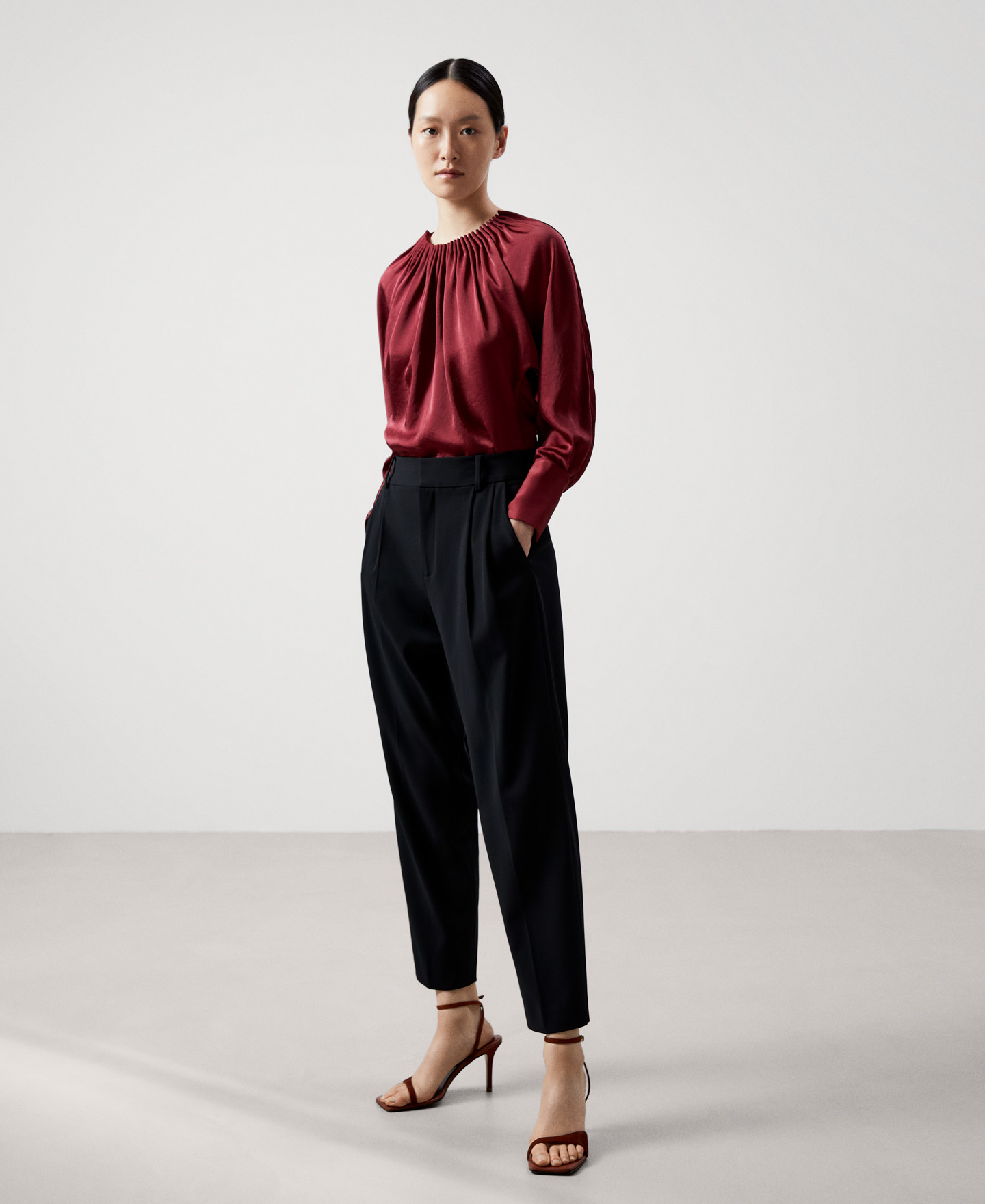 Ruffled collar and Japanese sleeve shirt image number 1