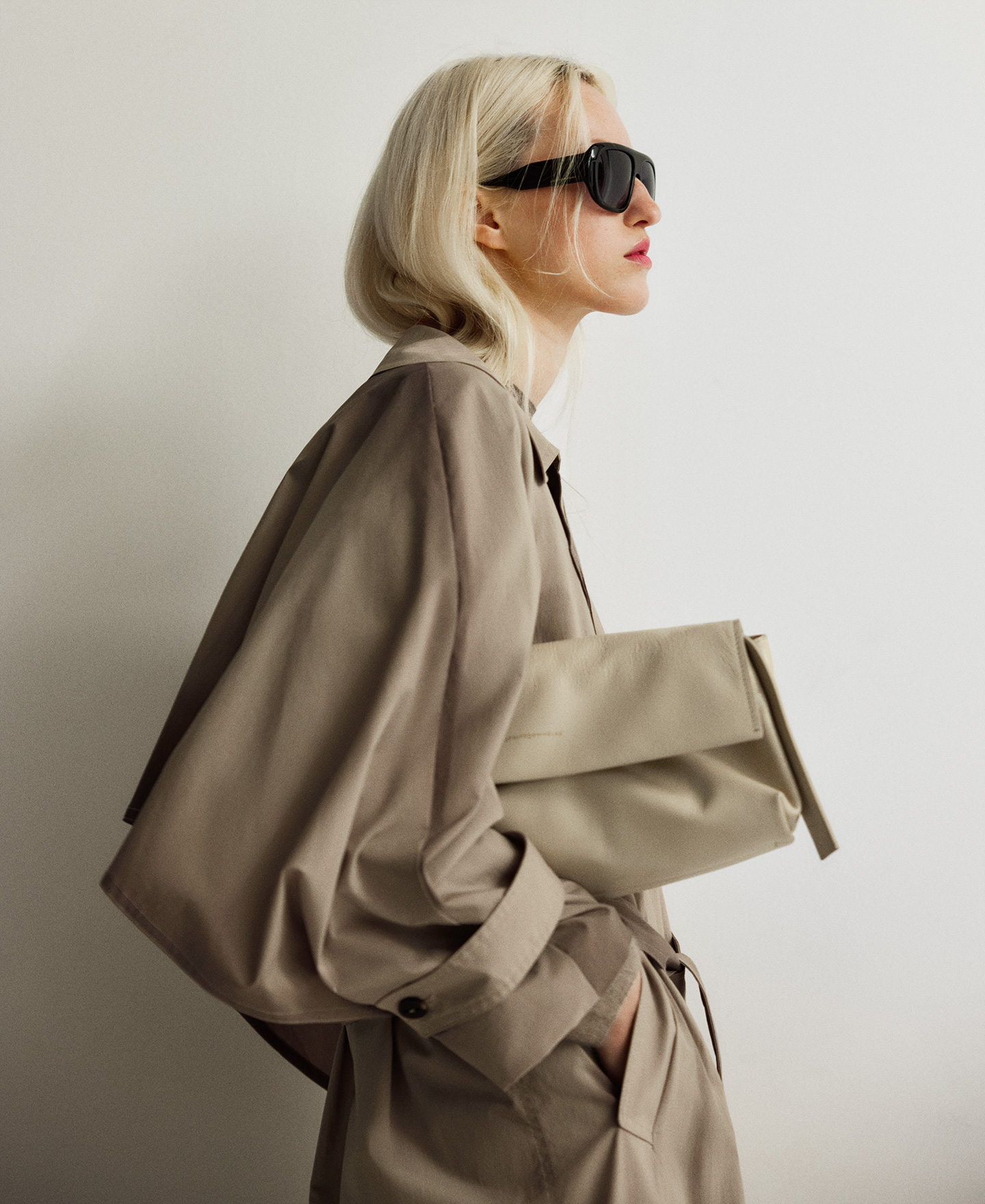 Aged-effect trench coat woman image number 4