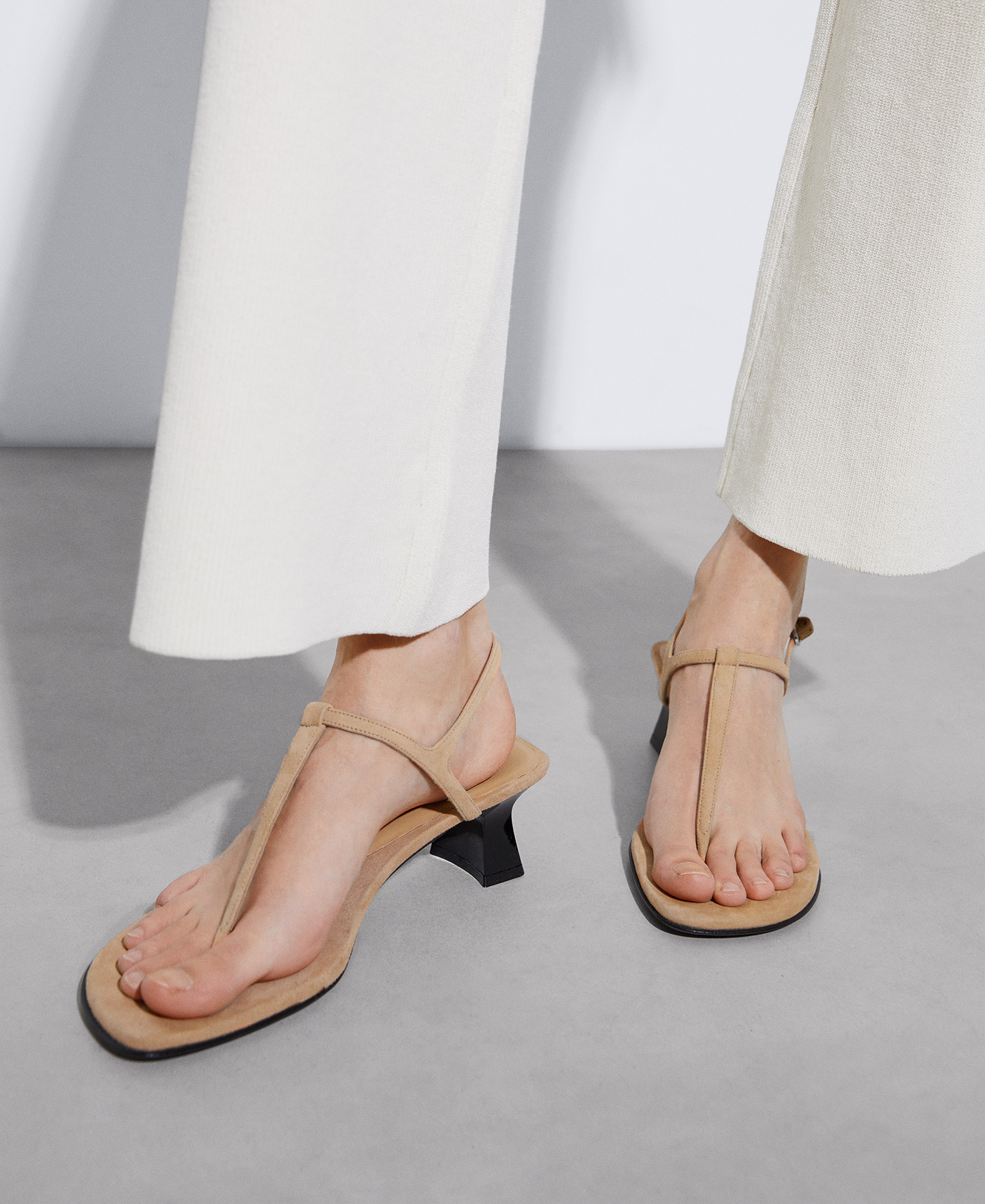 Low heel sandal image number 4