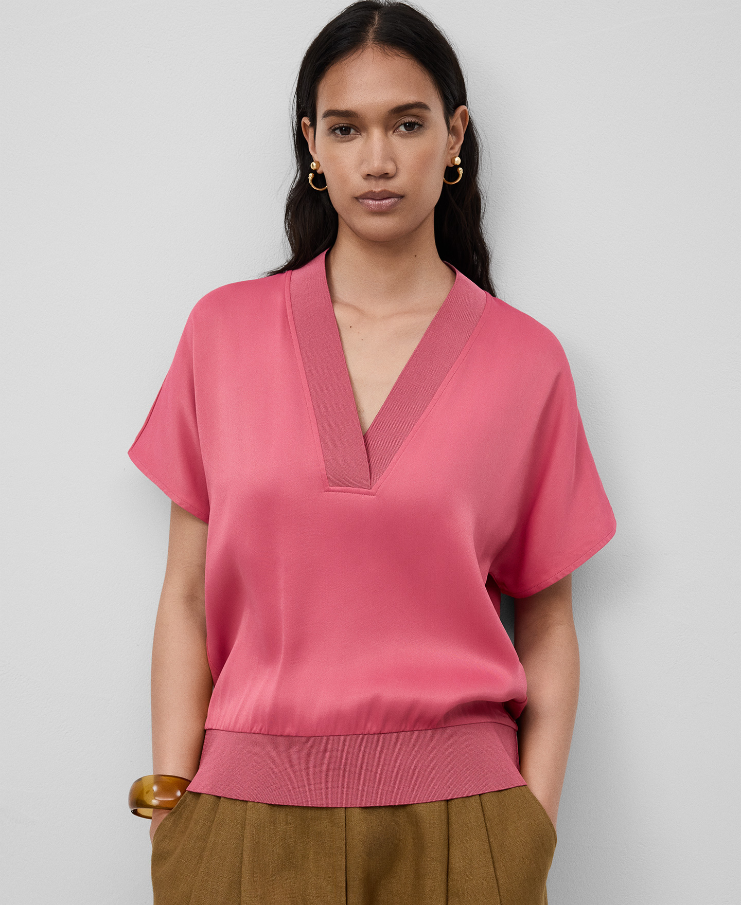 Camisola com gola em V para mulher image number 0