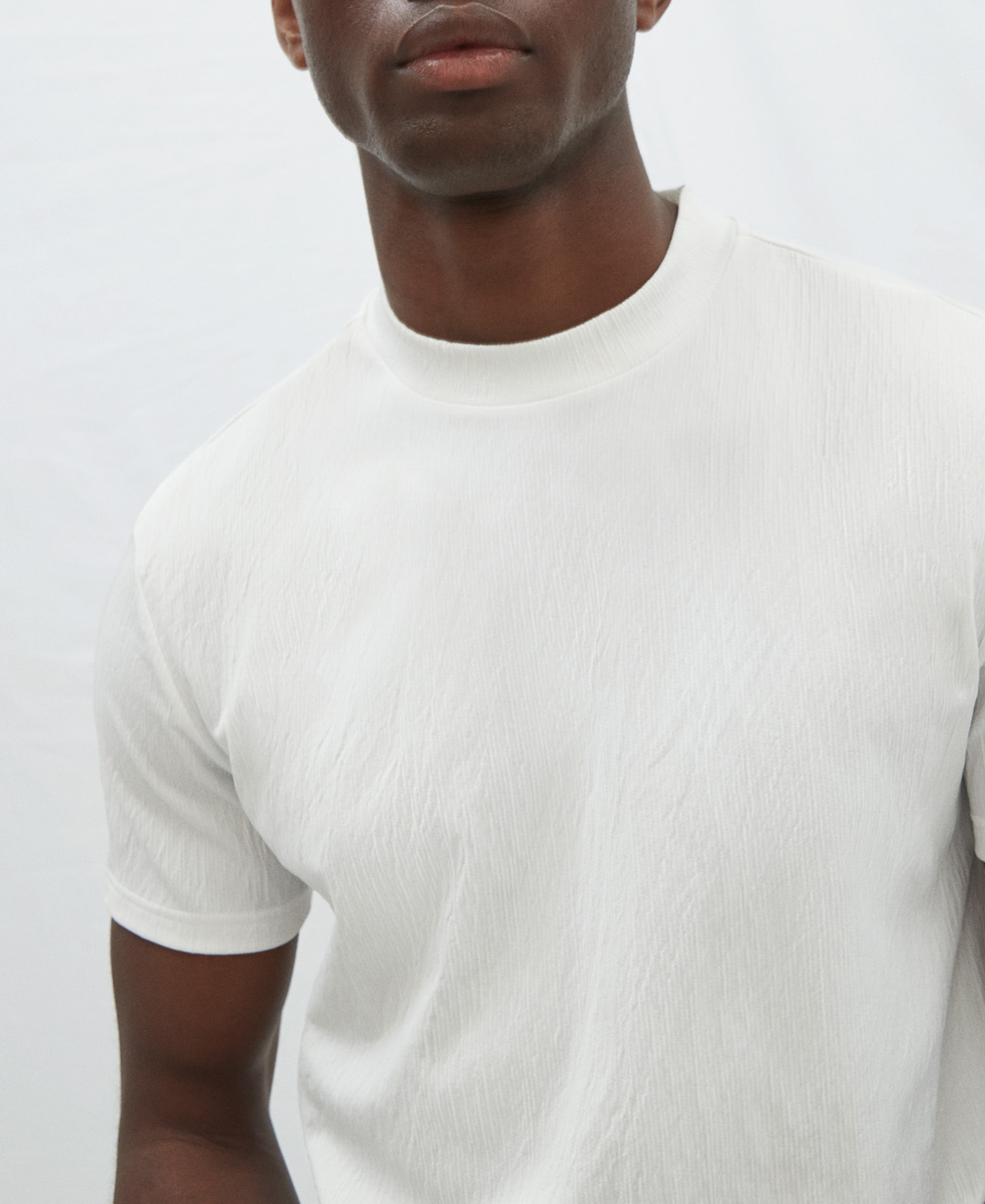 Crew neck t-shirt in wrinkled fabric image number 3