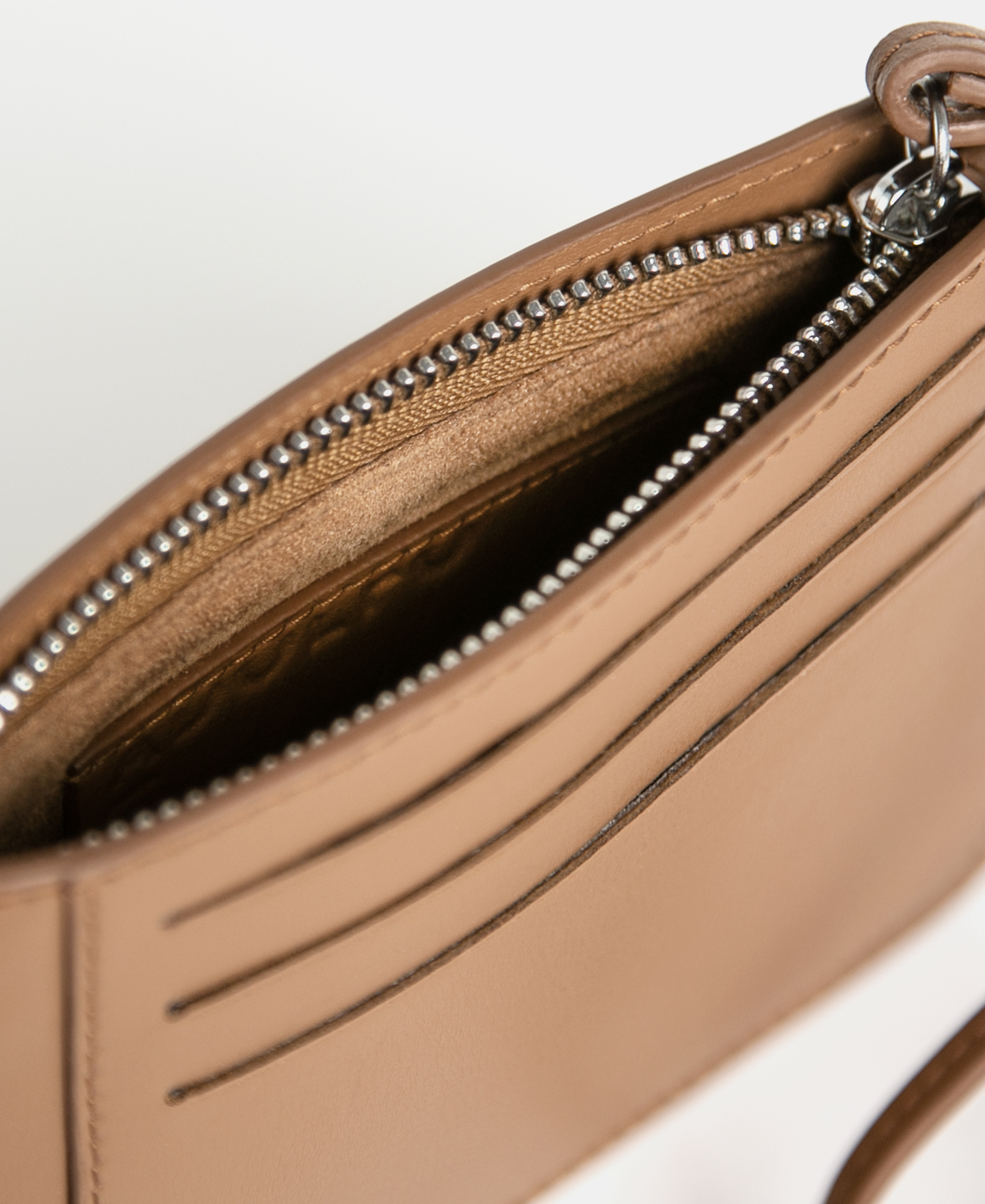 Cartera en piel vaqueta image number 2