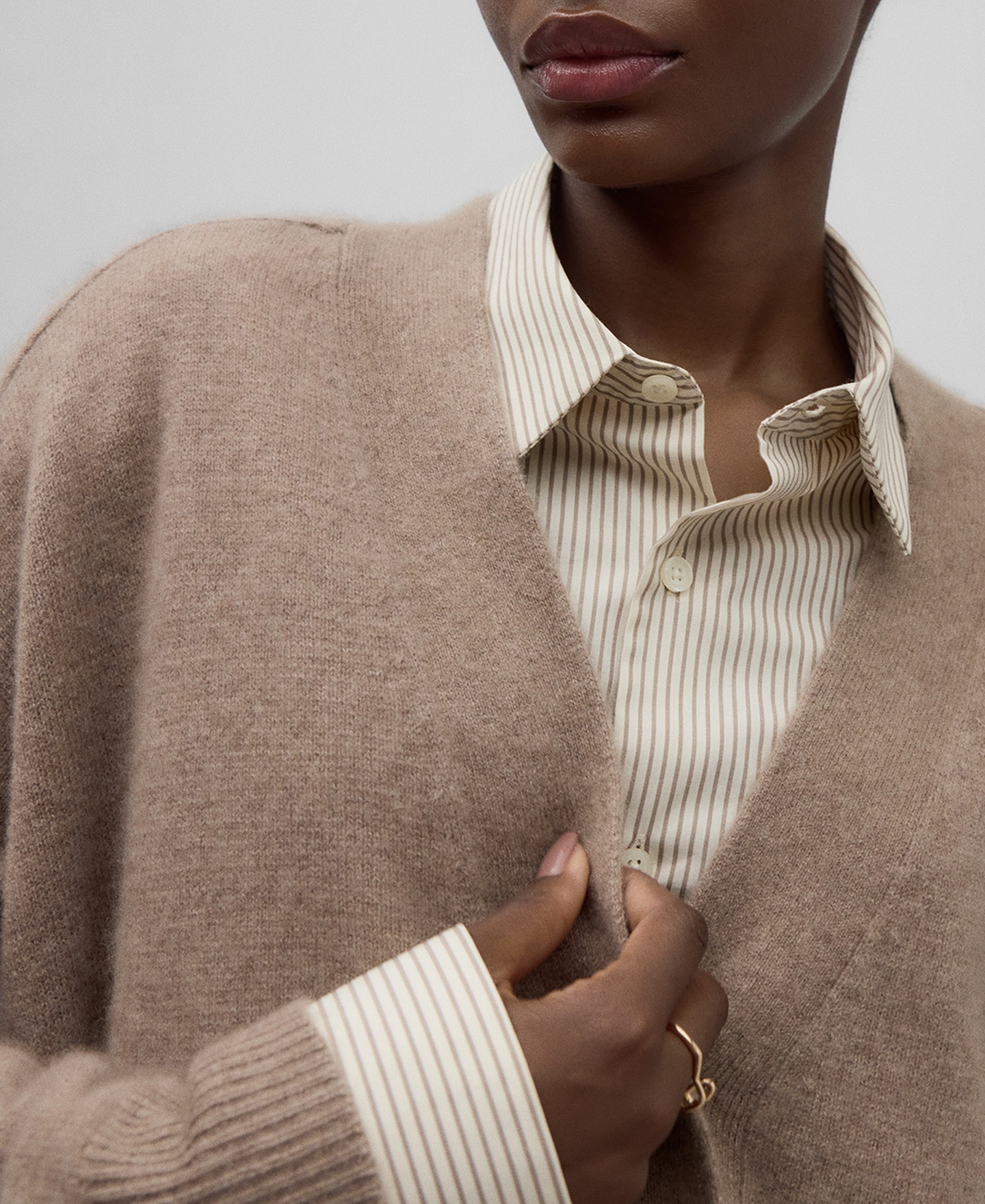 C&aacute;rdigan corto cashmere mujer image number 3