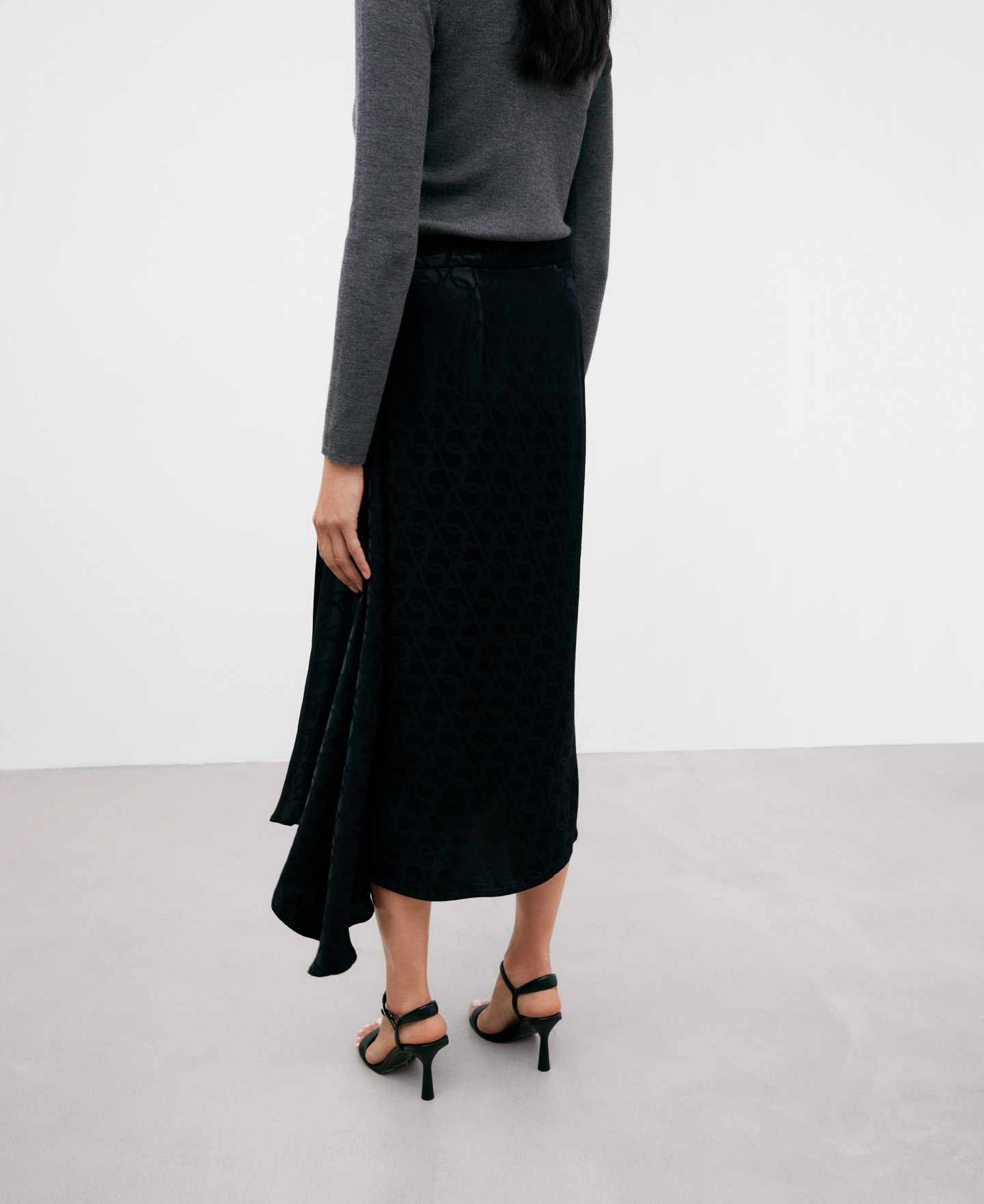 Black midi skirt with side godet image number 2