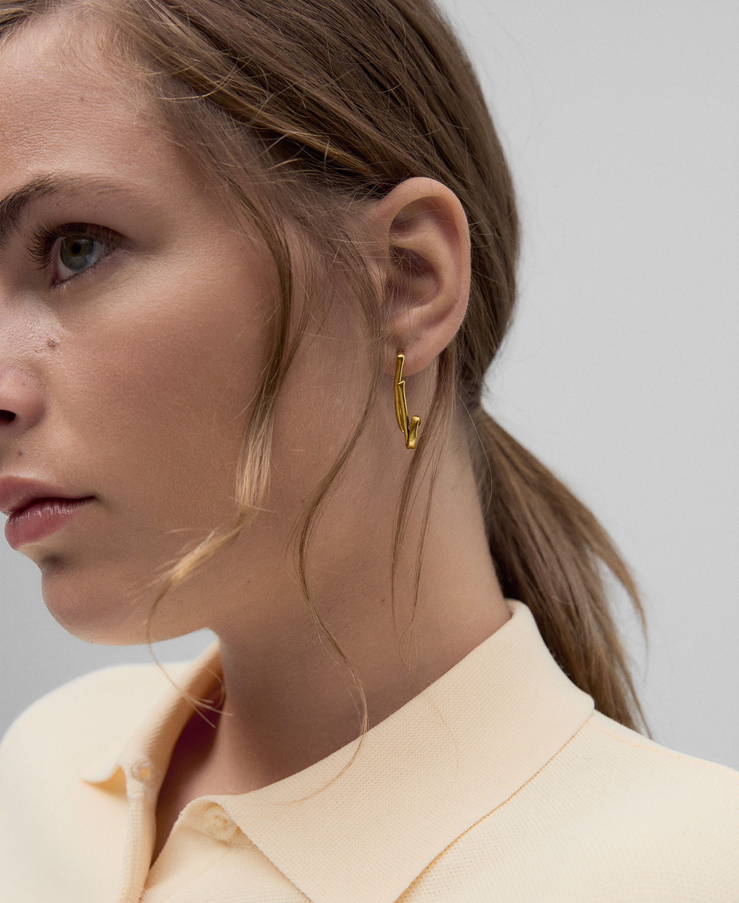 Gold earrings woman image number 3