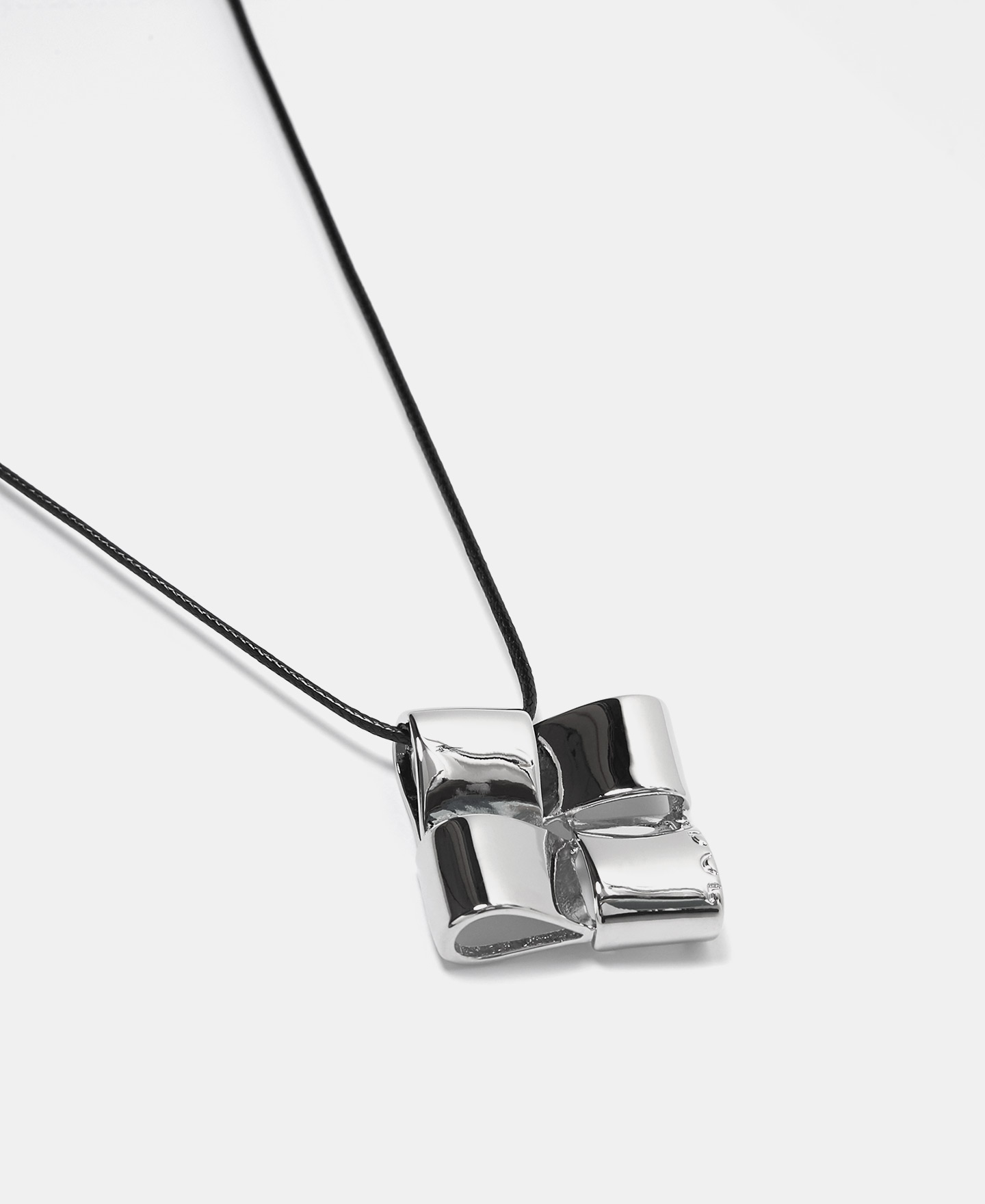 Colgante nudos zinc image number 1