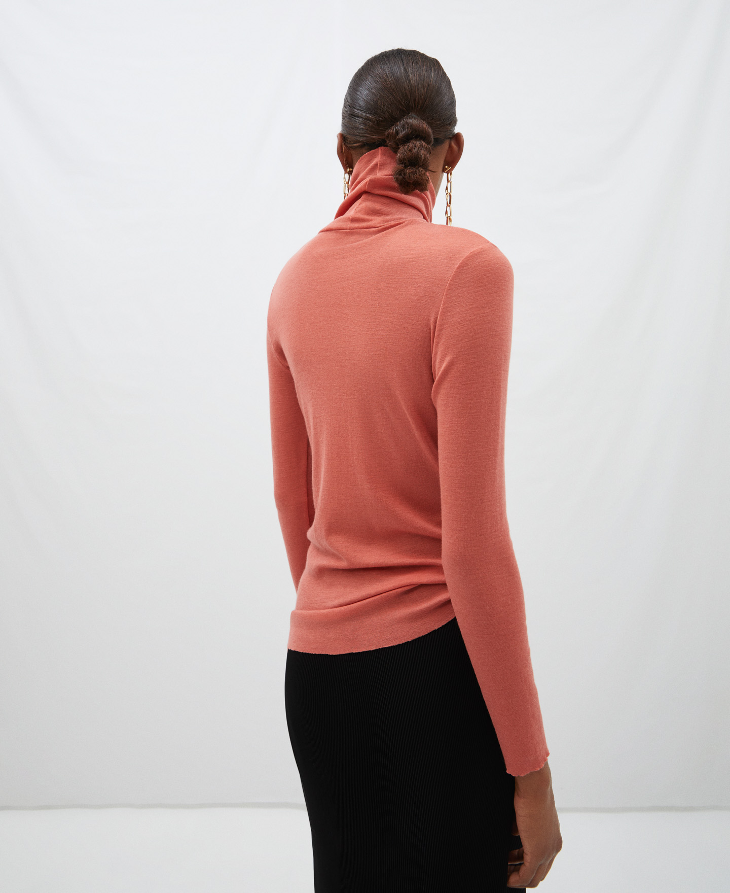 Camiseta cuello alto en lana merino image number 2