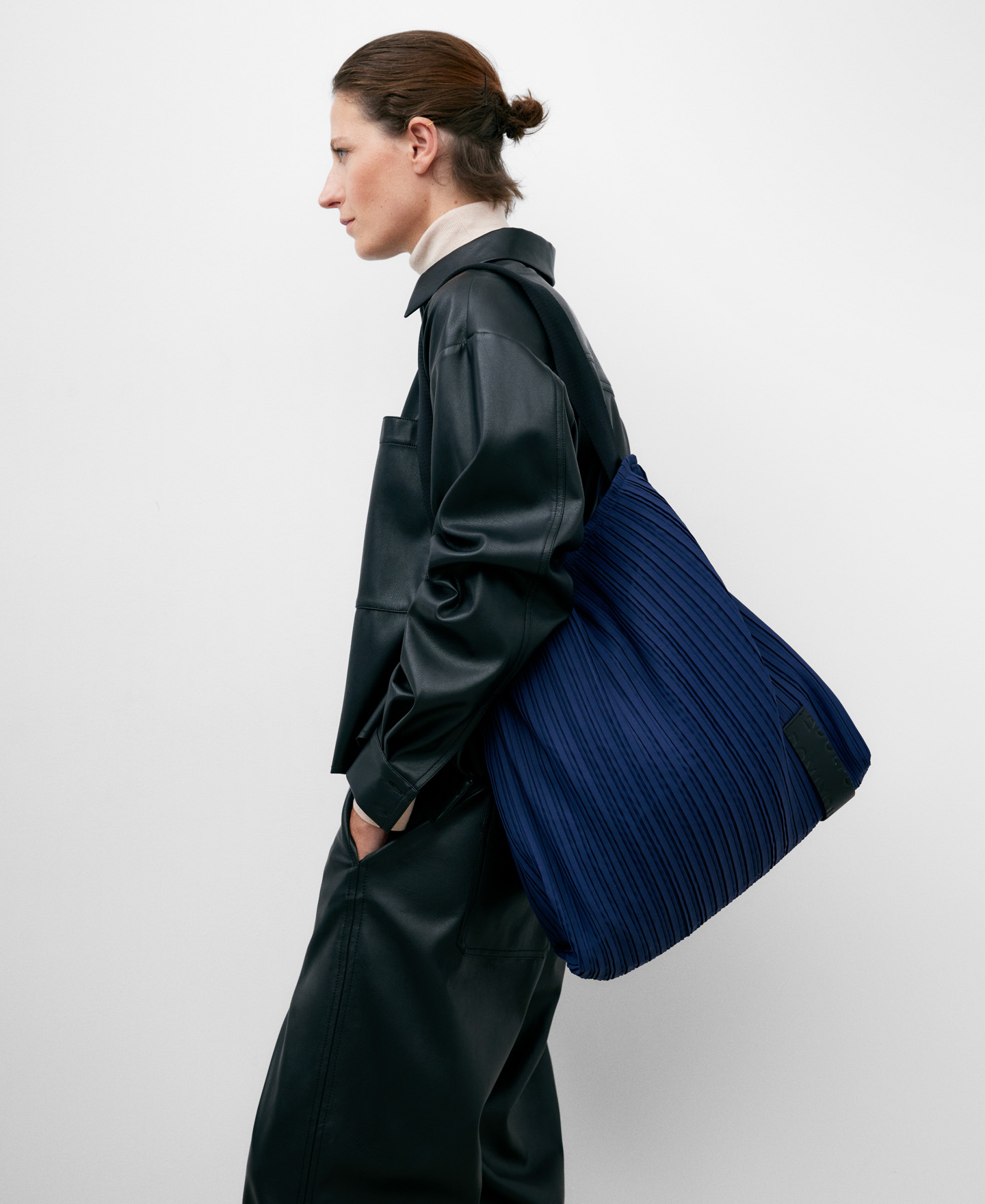 Recycled crinkle vertical shopper women image number 4