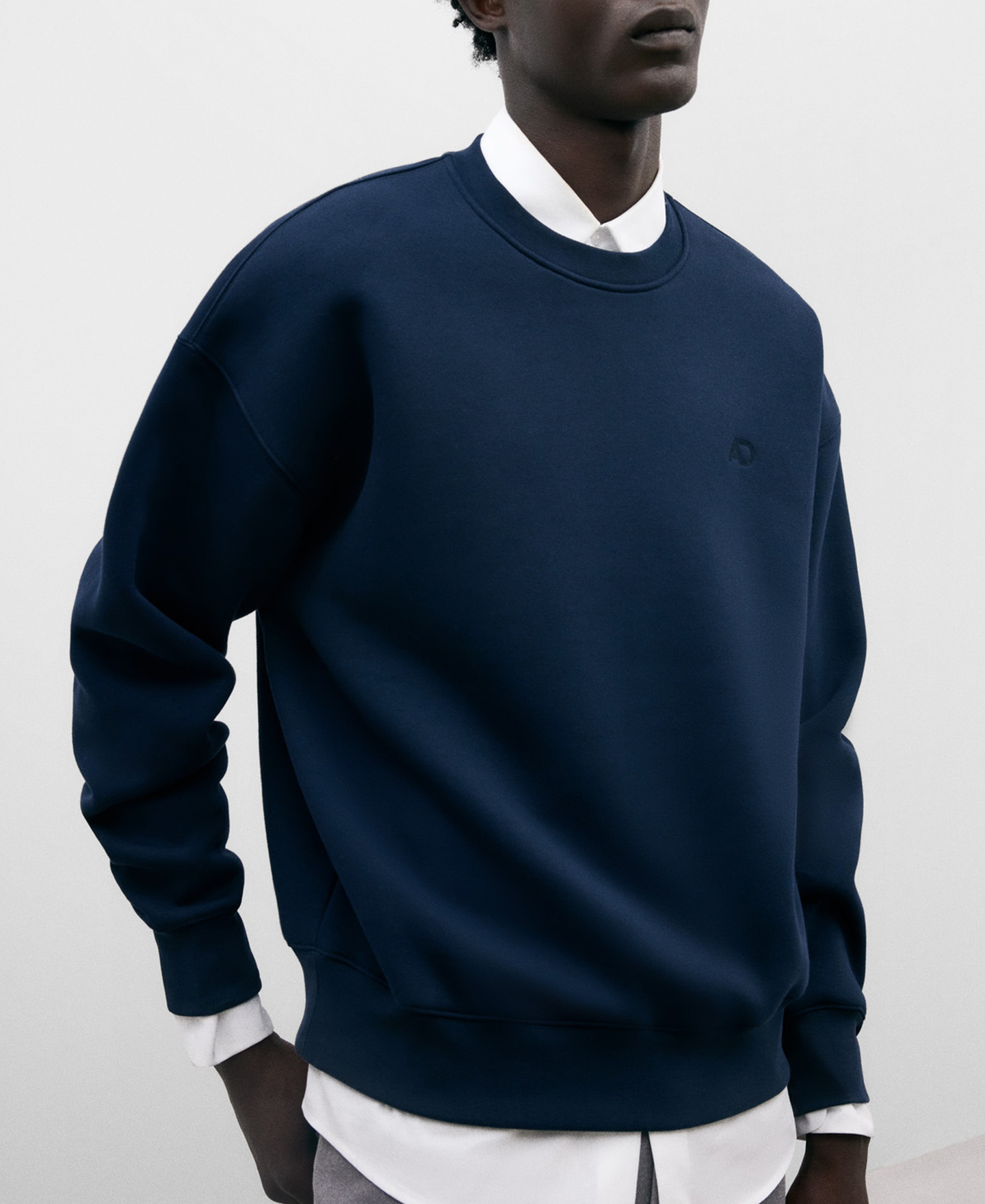 Navy blue crew neckline sweatshirt image number 4