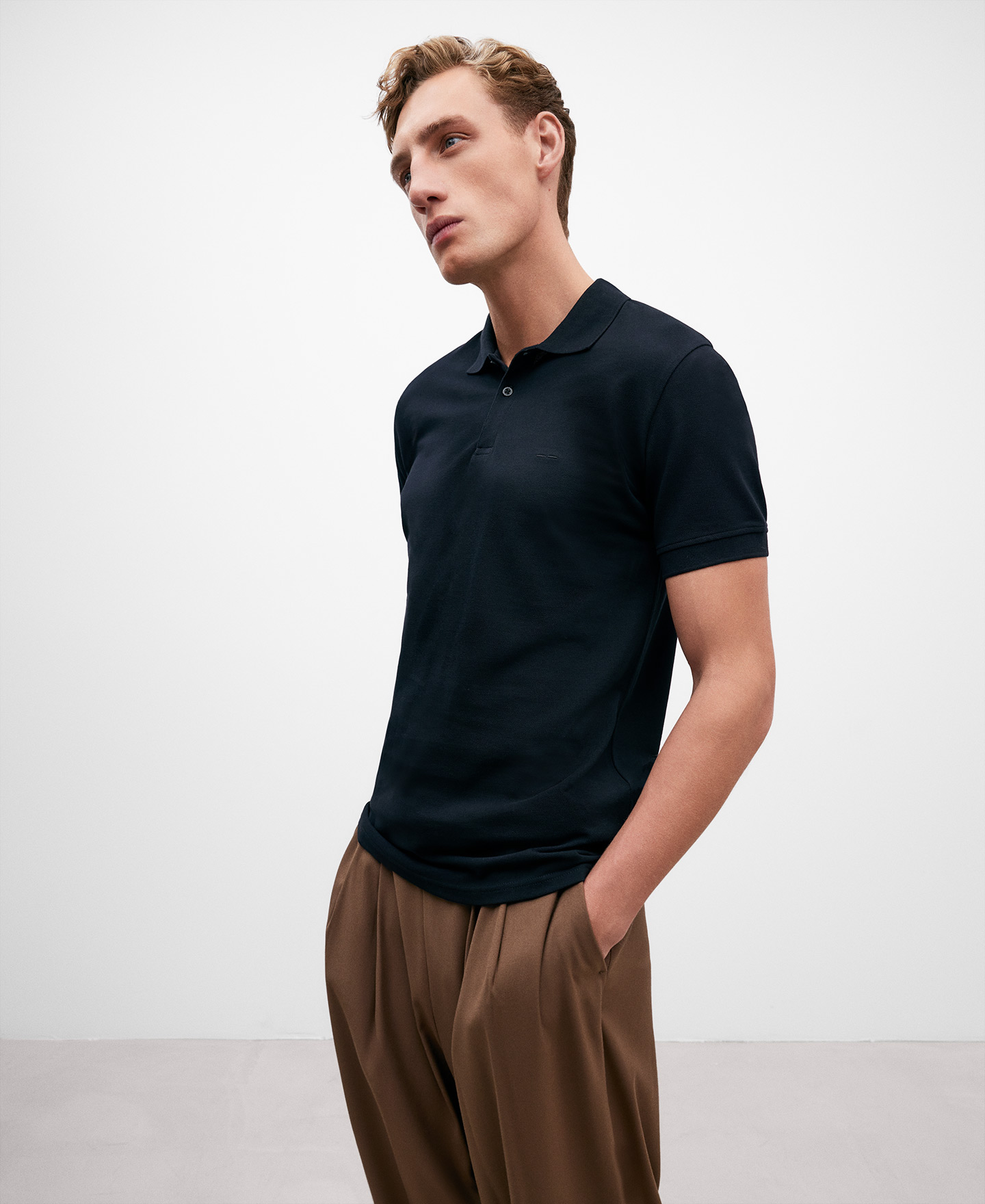 Polo piqué preto em algodão para homem image number 0