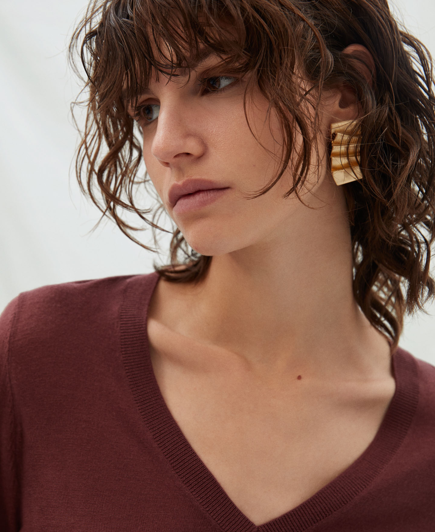 V-neck sweater in merino wool image number 3