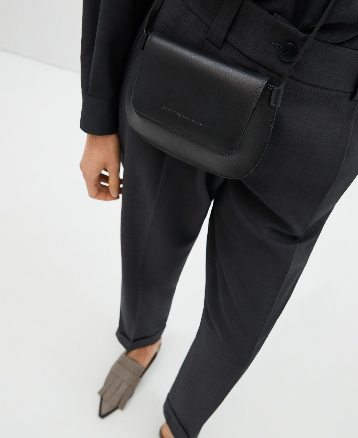 Mini flat shoulder bag in vachetta image number 3