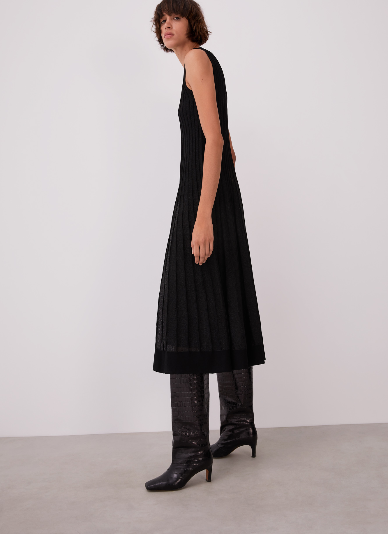 Vestido cóctel en punto con textura image number 4