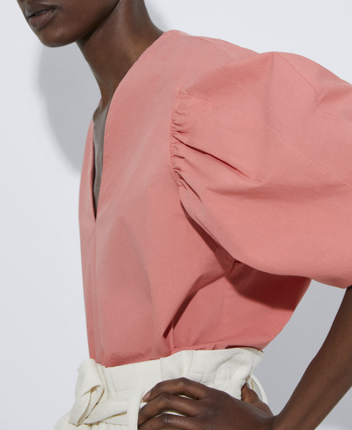 Puffed sleeve blouse in cotton image number 3