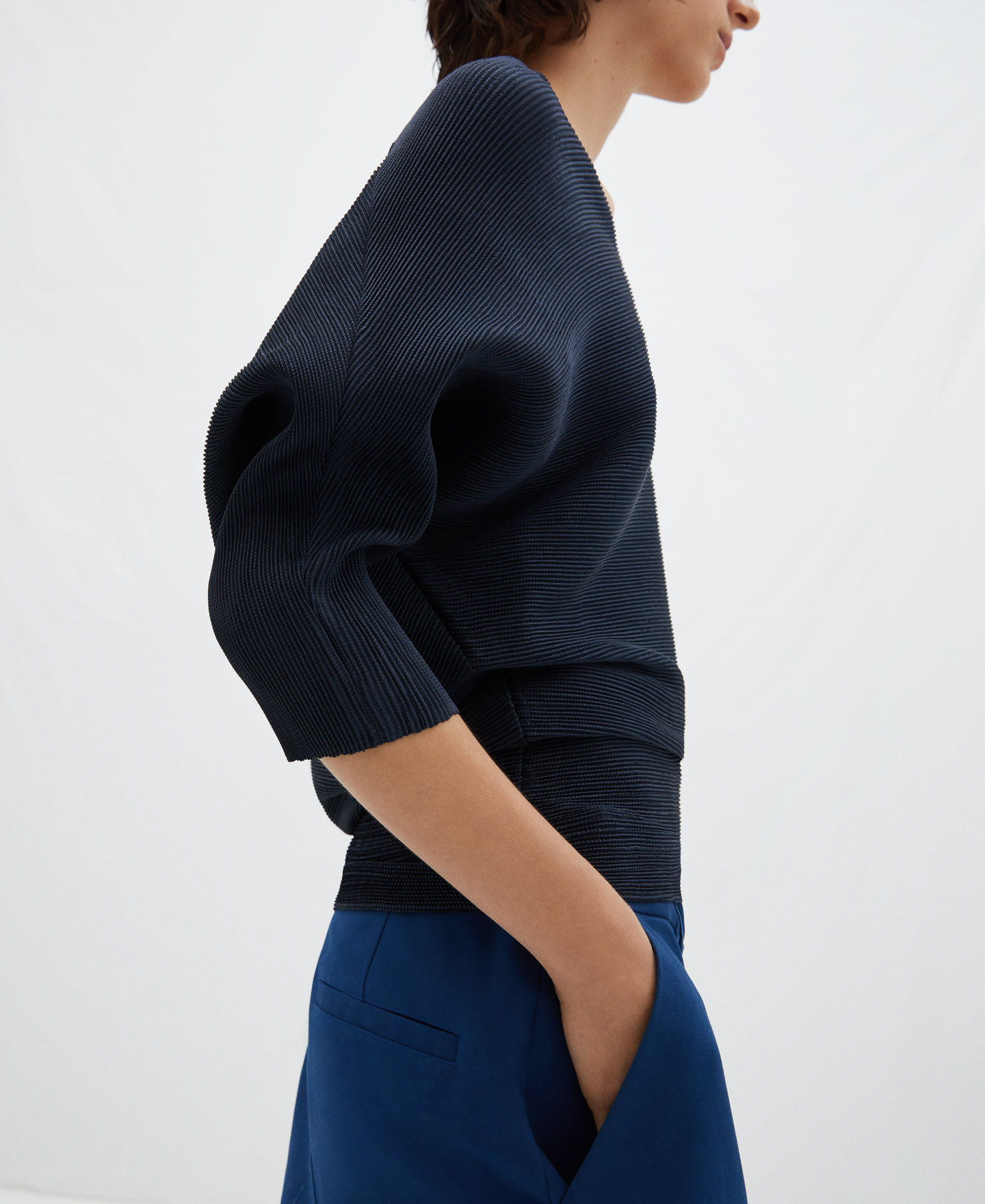 Jersey cuello pico en crinkle image number 3