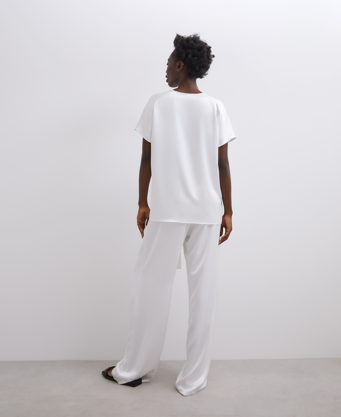 Fluid V-neck shirt image number 1