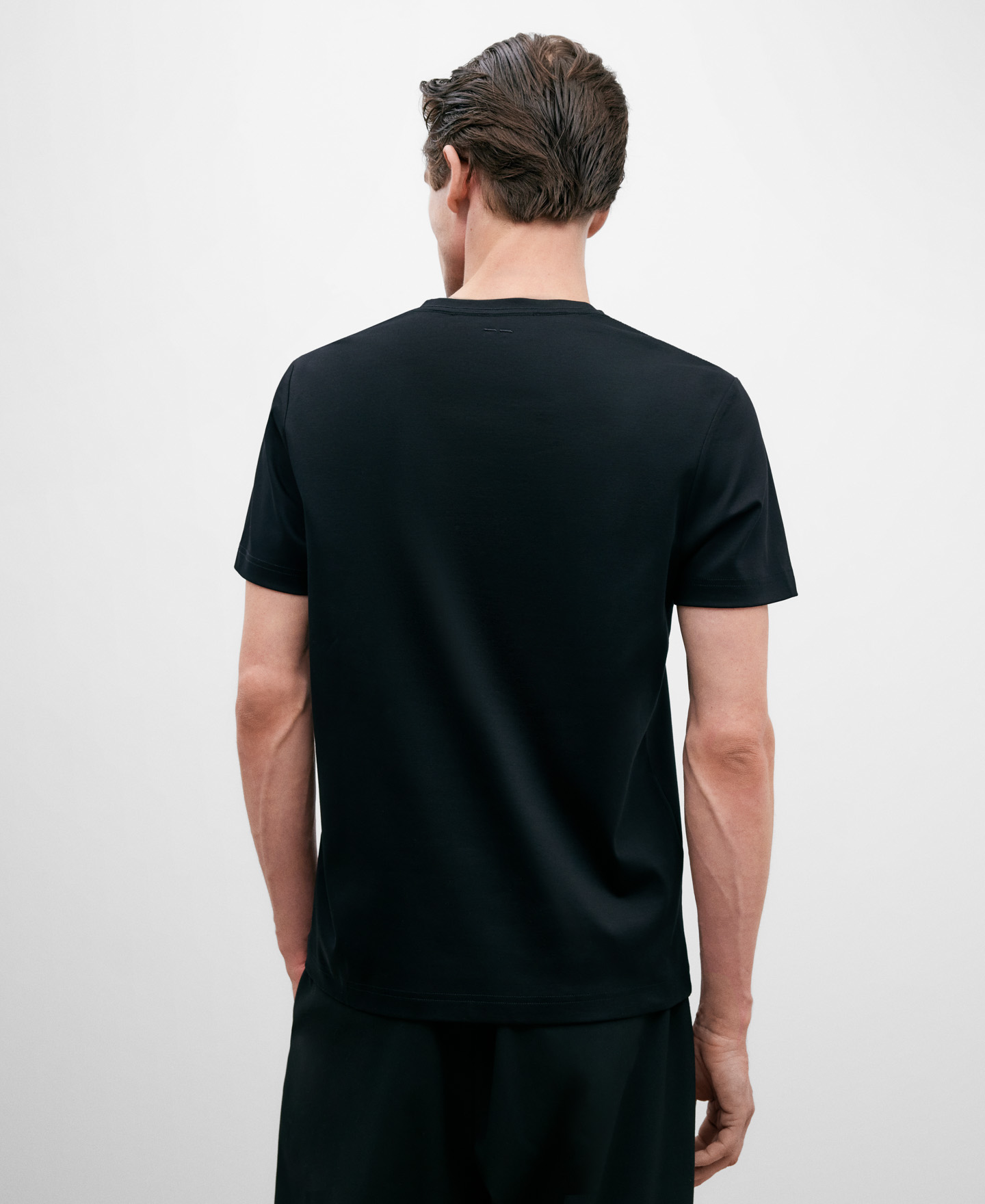 Camiseta de algodón negra image number 2