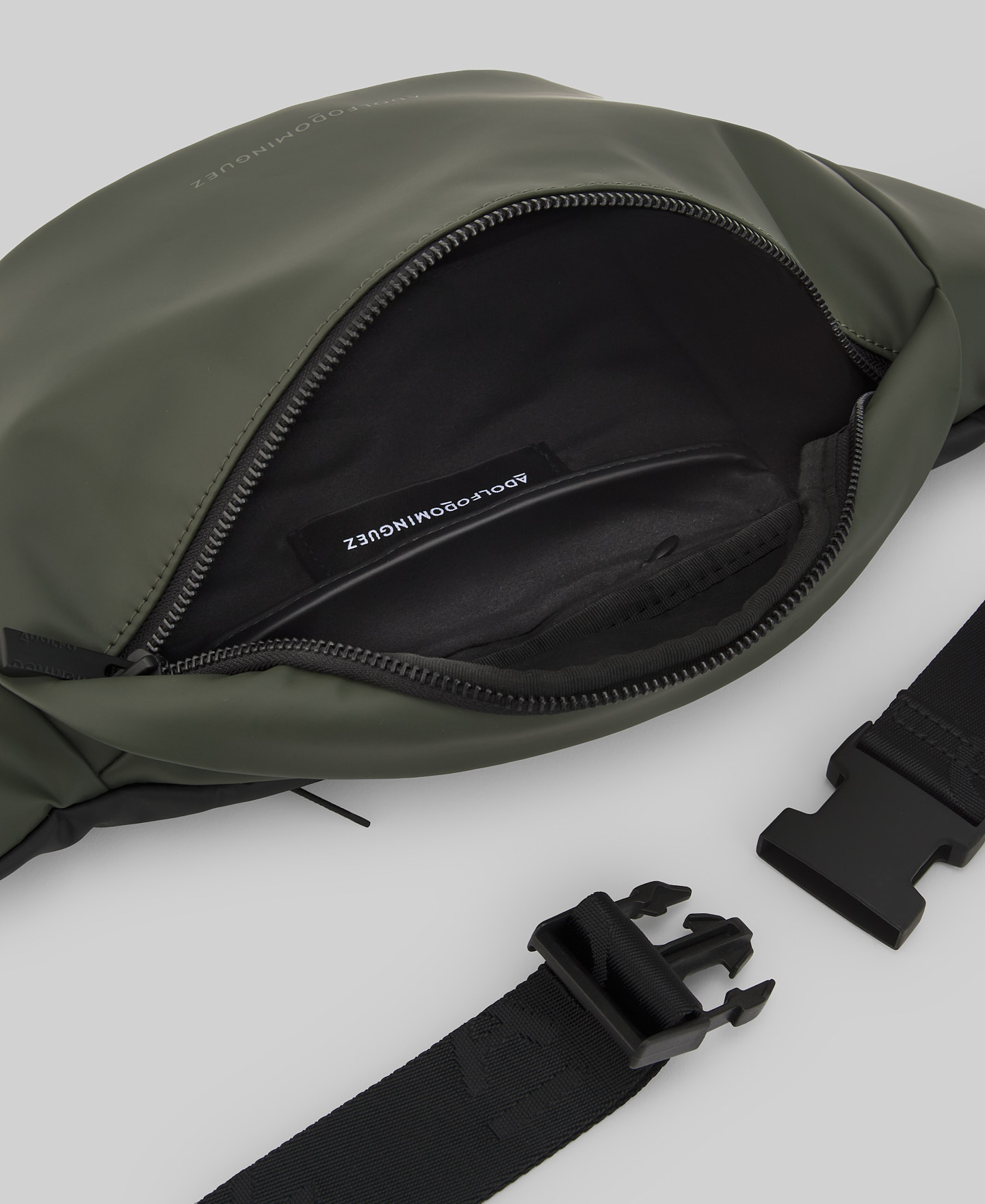 Recycled polyester fanny pack man image number 2